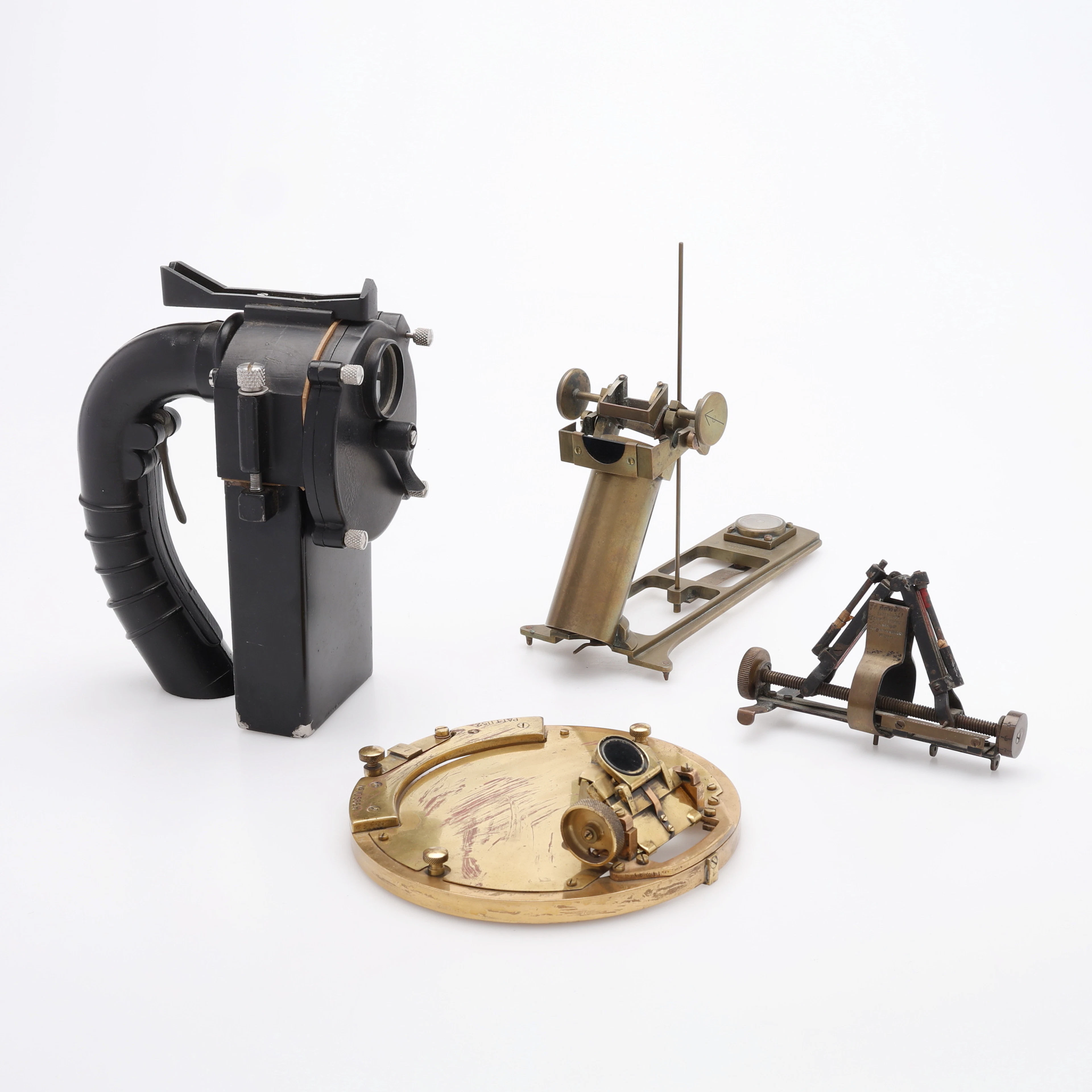 3 NAUTISKA INSTRUMENT OCH EN SIGNALISTLANTERNA/3 NAUTICAL INSTRUMENTS