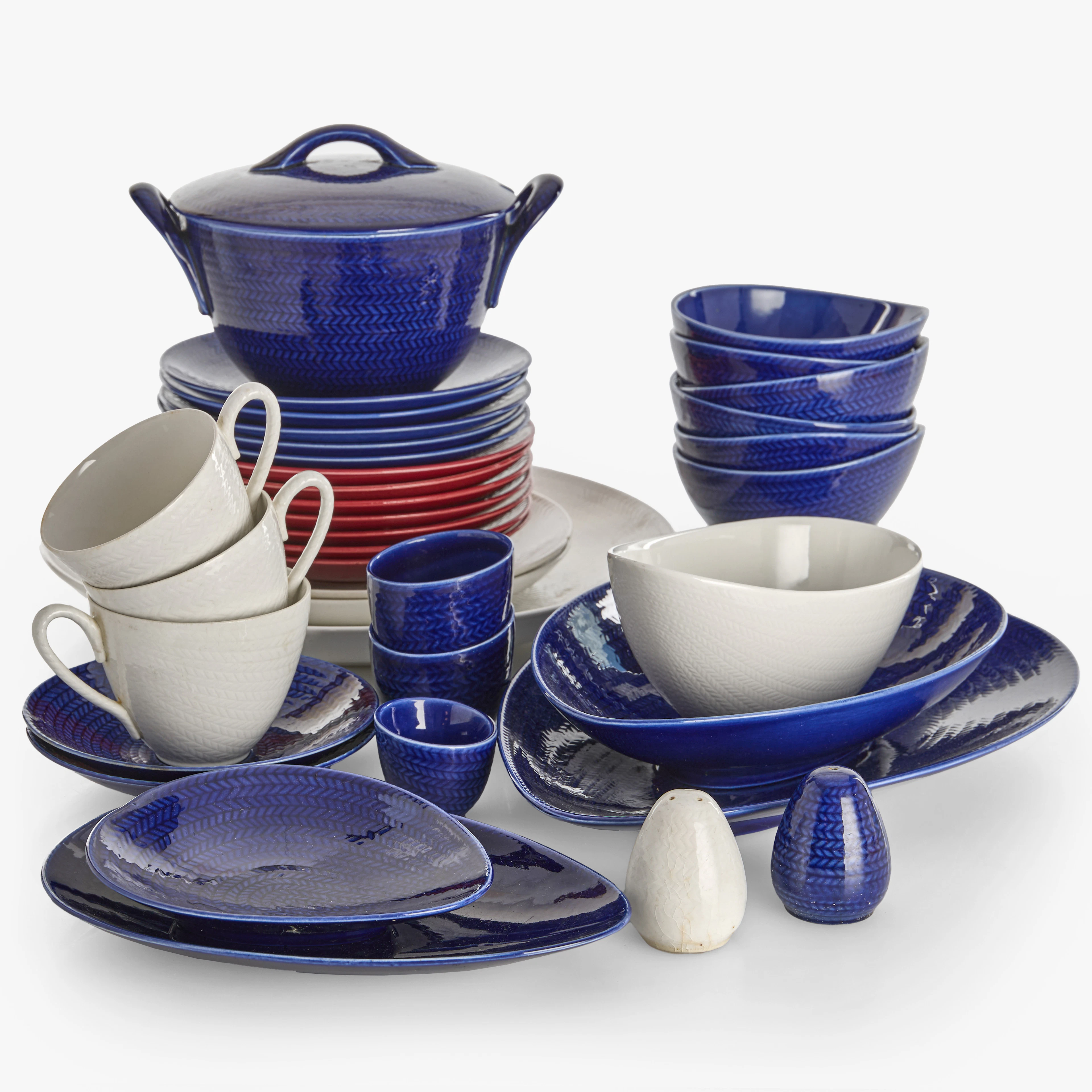 HERTHA BENGTSSON. Servisdelar, 36 dlr., "Blå Eld", flintgods, Rörstrand