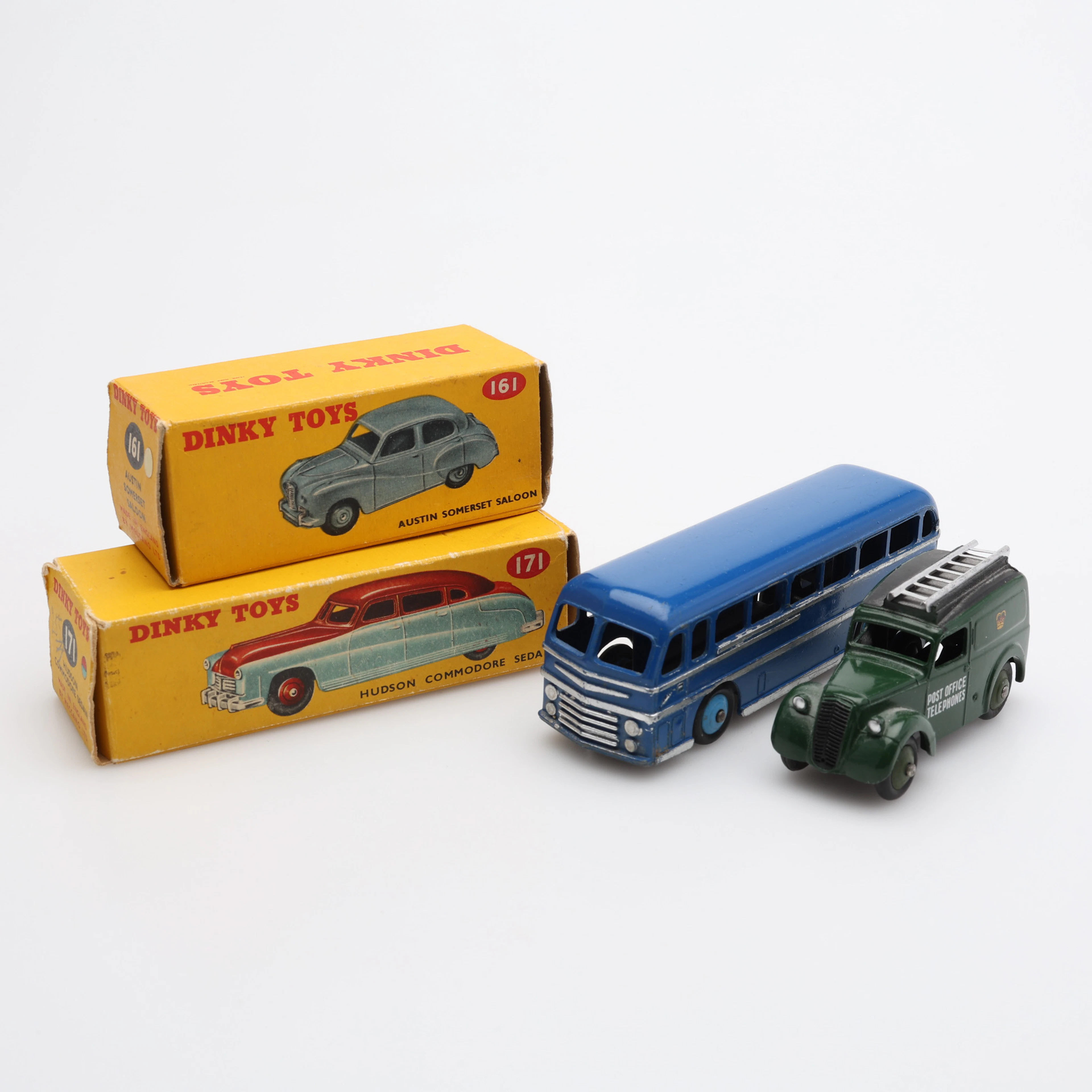 LEKSAKSBILAR, 4 ST, DINKY TOYS, ENGLAND.