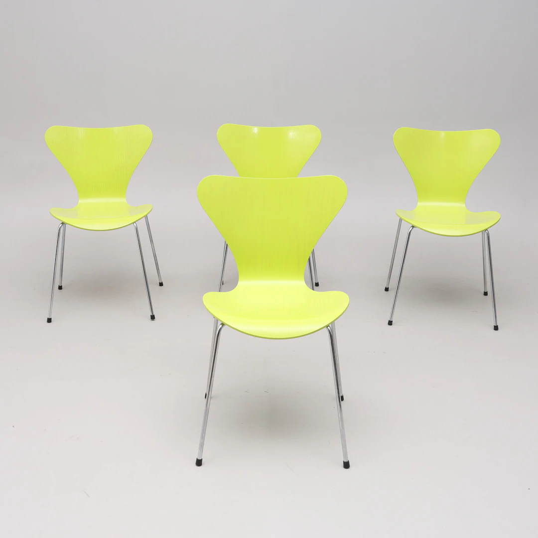ARNE JACOBSEN. STOLAR, 4 ST, "SJUAN", FÖR FRITZ HANSEN, 1999.