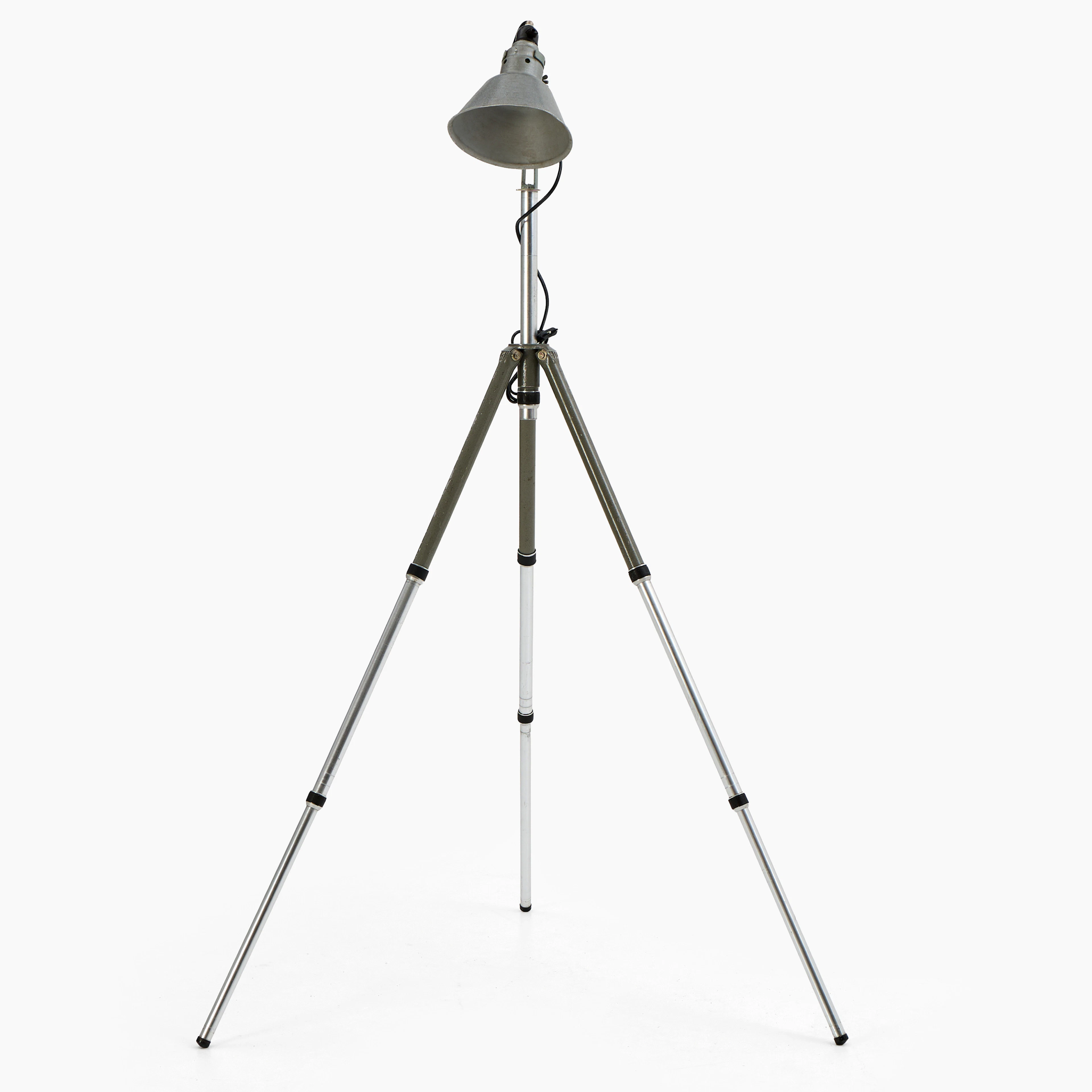 GOLVLAMPA, industristil, franskt stativ; brickmärkt: "Gilux Reporter", Gitza.