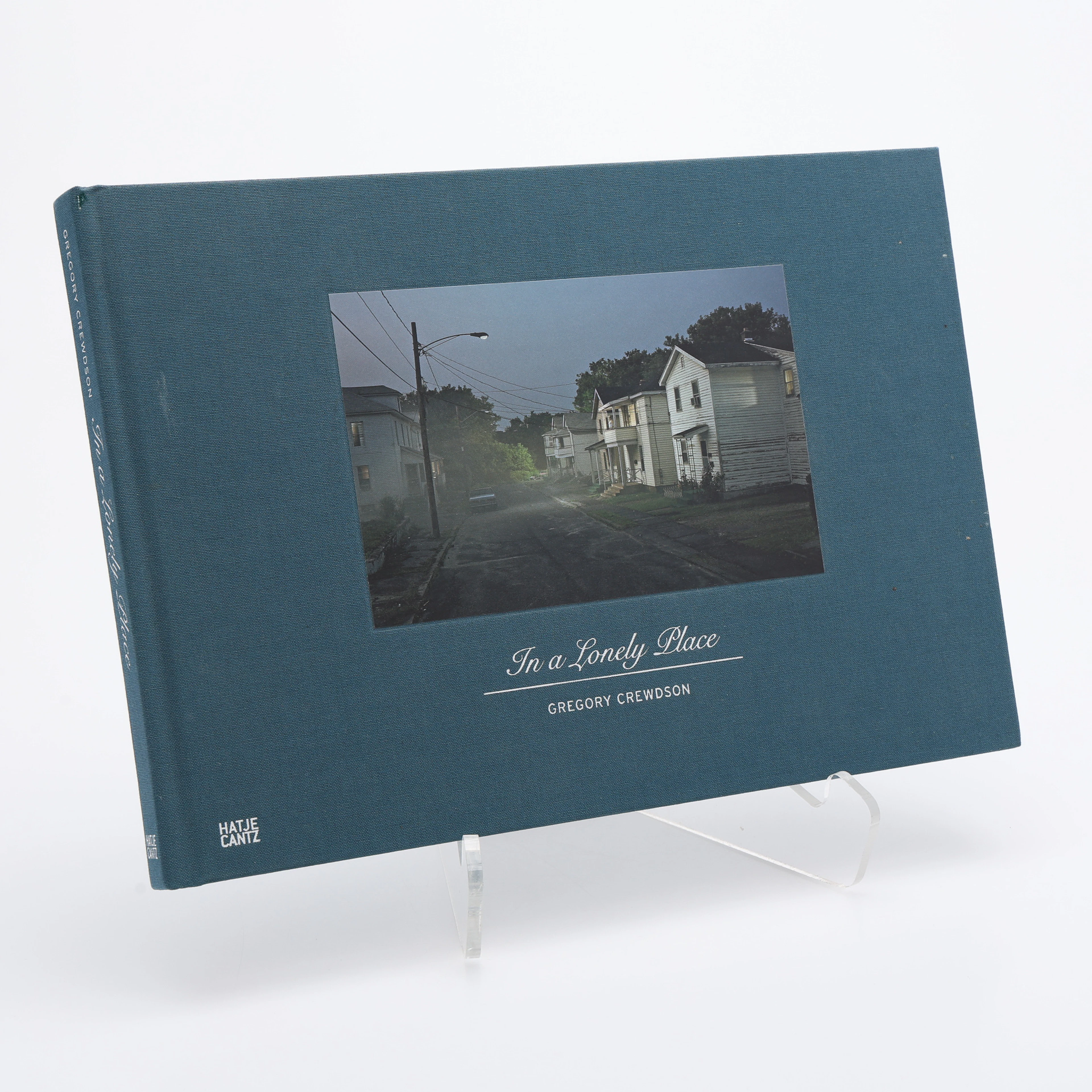 GREGORY CREWDSONS UTSTÄLLNINGSBOK "IN A LONELY PLACE", 2011.