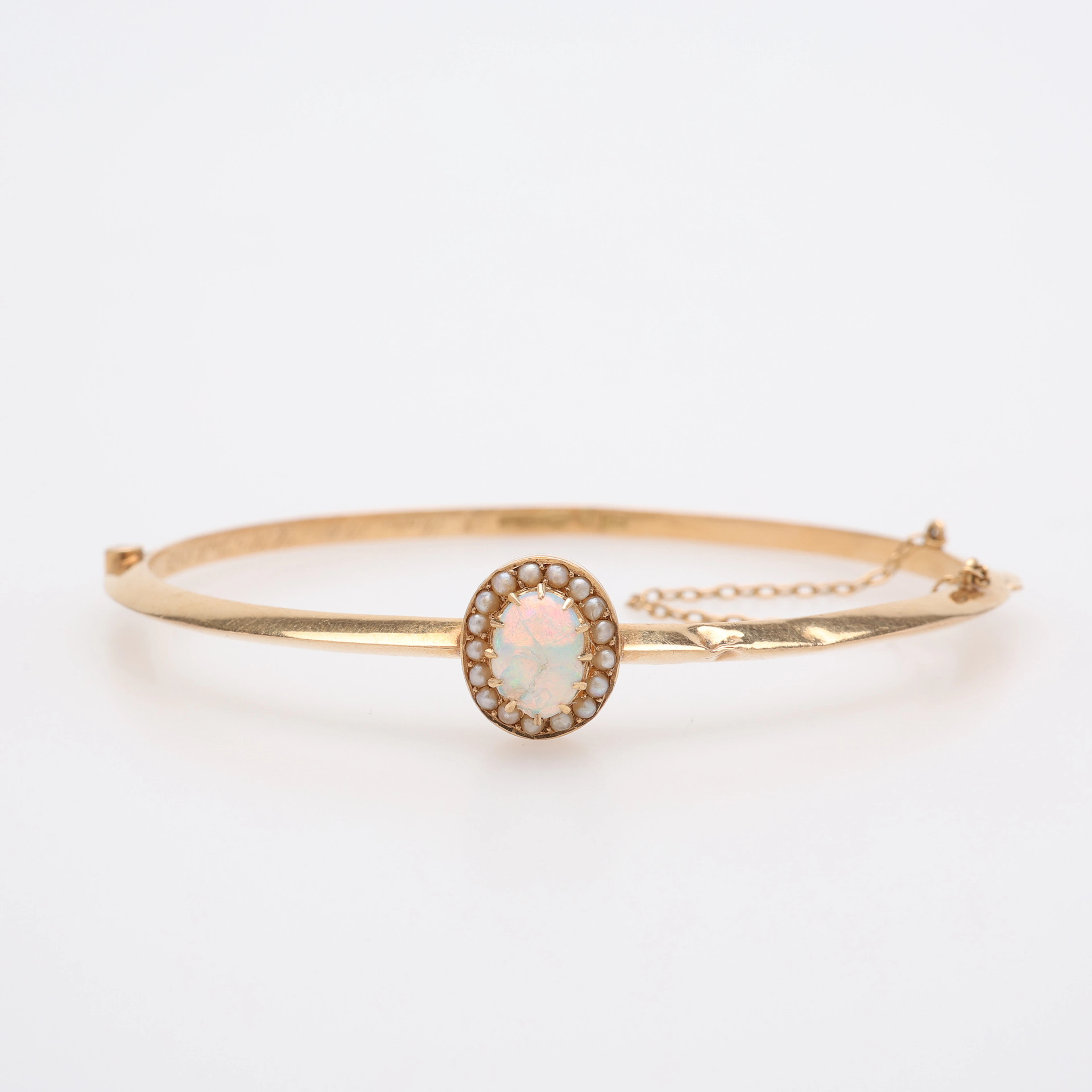 ARMBAND, 18K GULD MED OPAL OCH FLODPÄRLOR, TOTAL VIKT 6,7 GRAM.