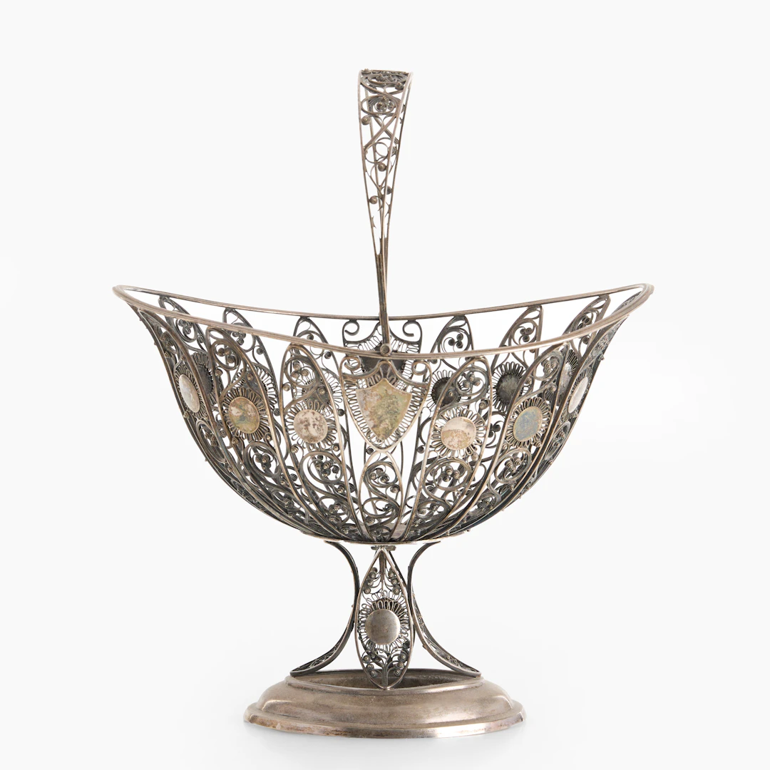 PETTER ADOLF SJÖBERG (mästare 1798-1845). Korg på fot, silver, filigranarbete