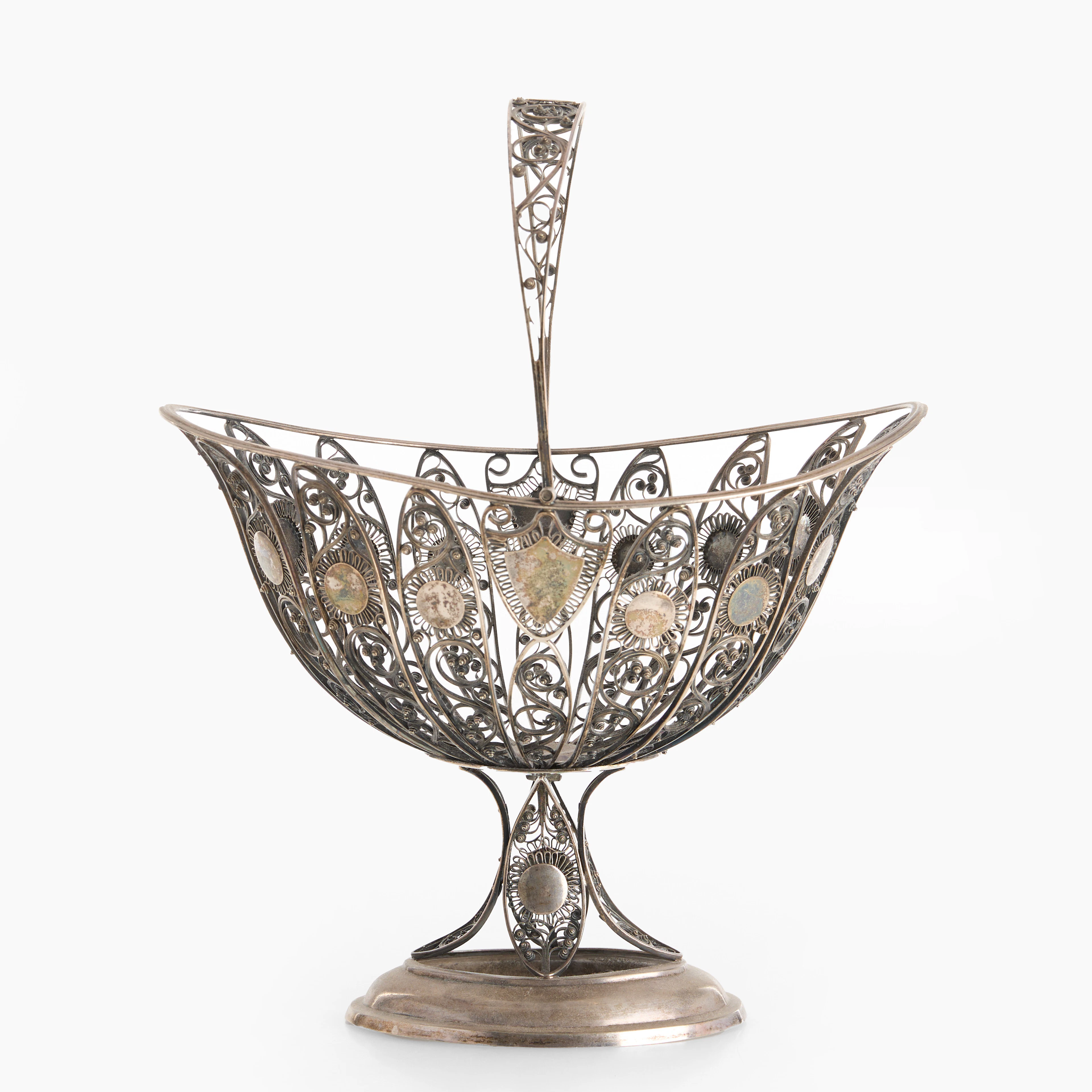 PETTER ADOLF SJÖBERG (mästare 1798-1845). Korg på fot, silver, filigranarbete