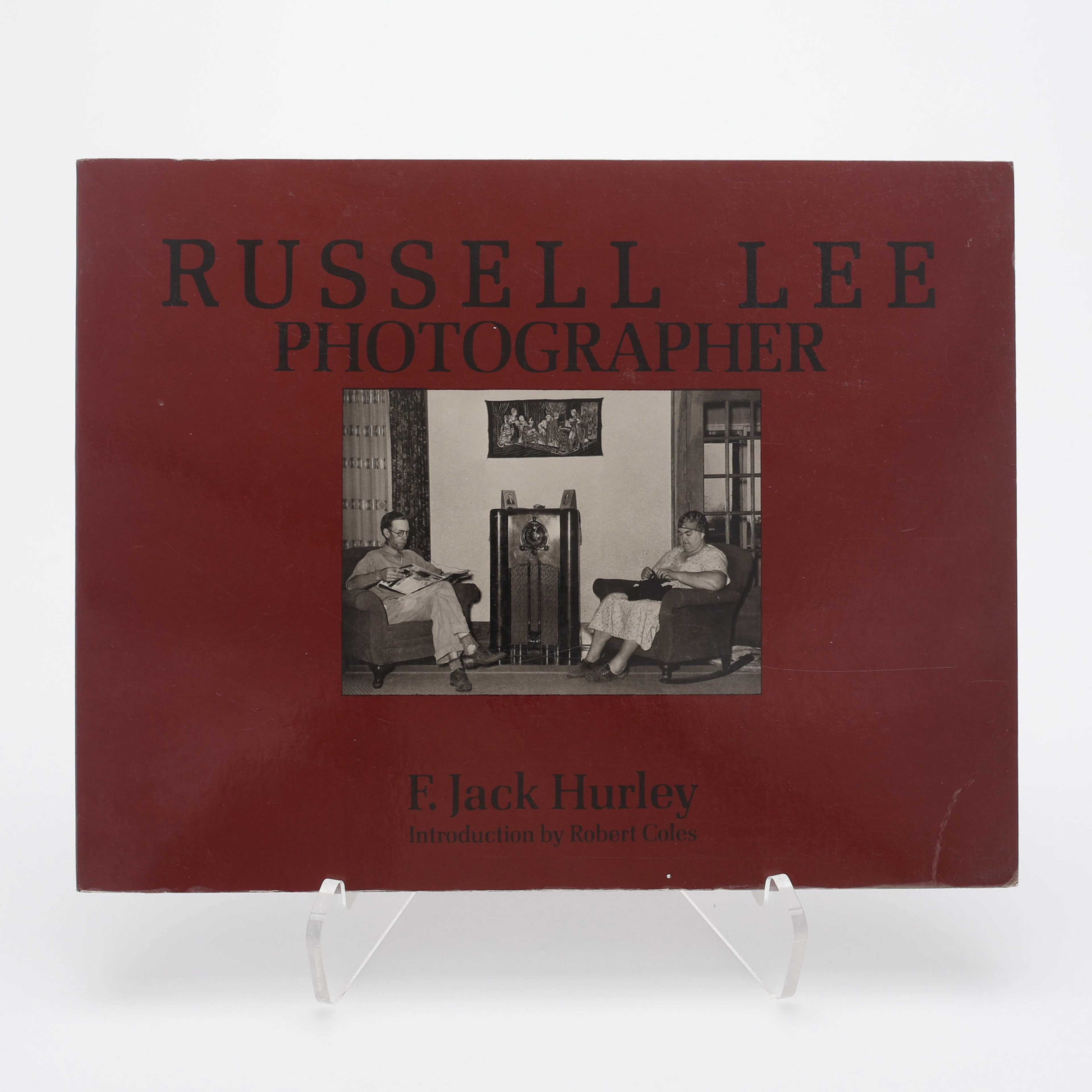 FOTO. DEN AMERIKANSKE FOTOGRAFEN RUSSELL LEES "PHOTOGRAPHER" I FÖRSTA