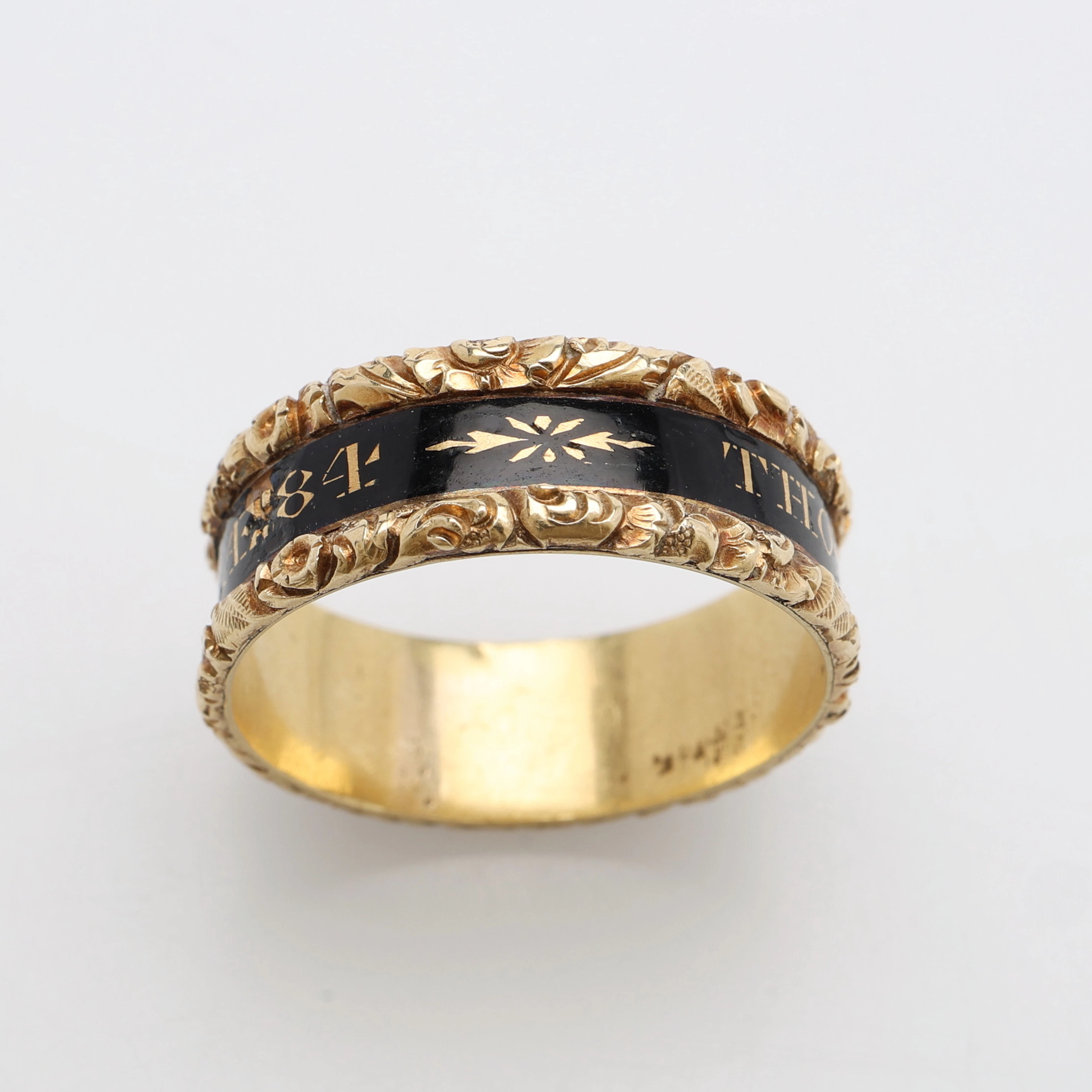 VIKTORIANSK SORGERING, 18K GULD & EMALJ, STORBRITANNIEN, 1829.