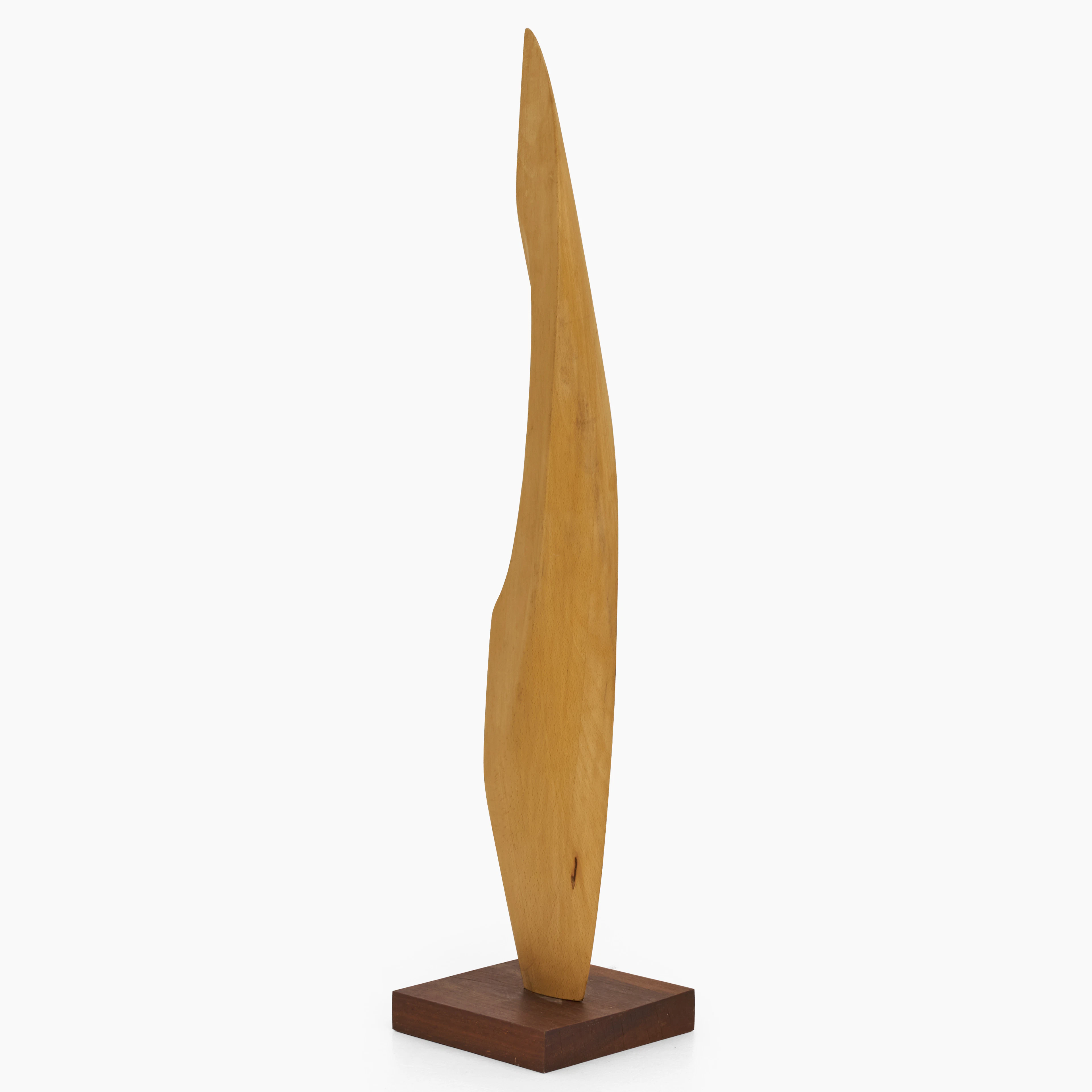 SKULPTUR, trä, abstrakt form i massiv bok, 1900-tal.