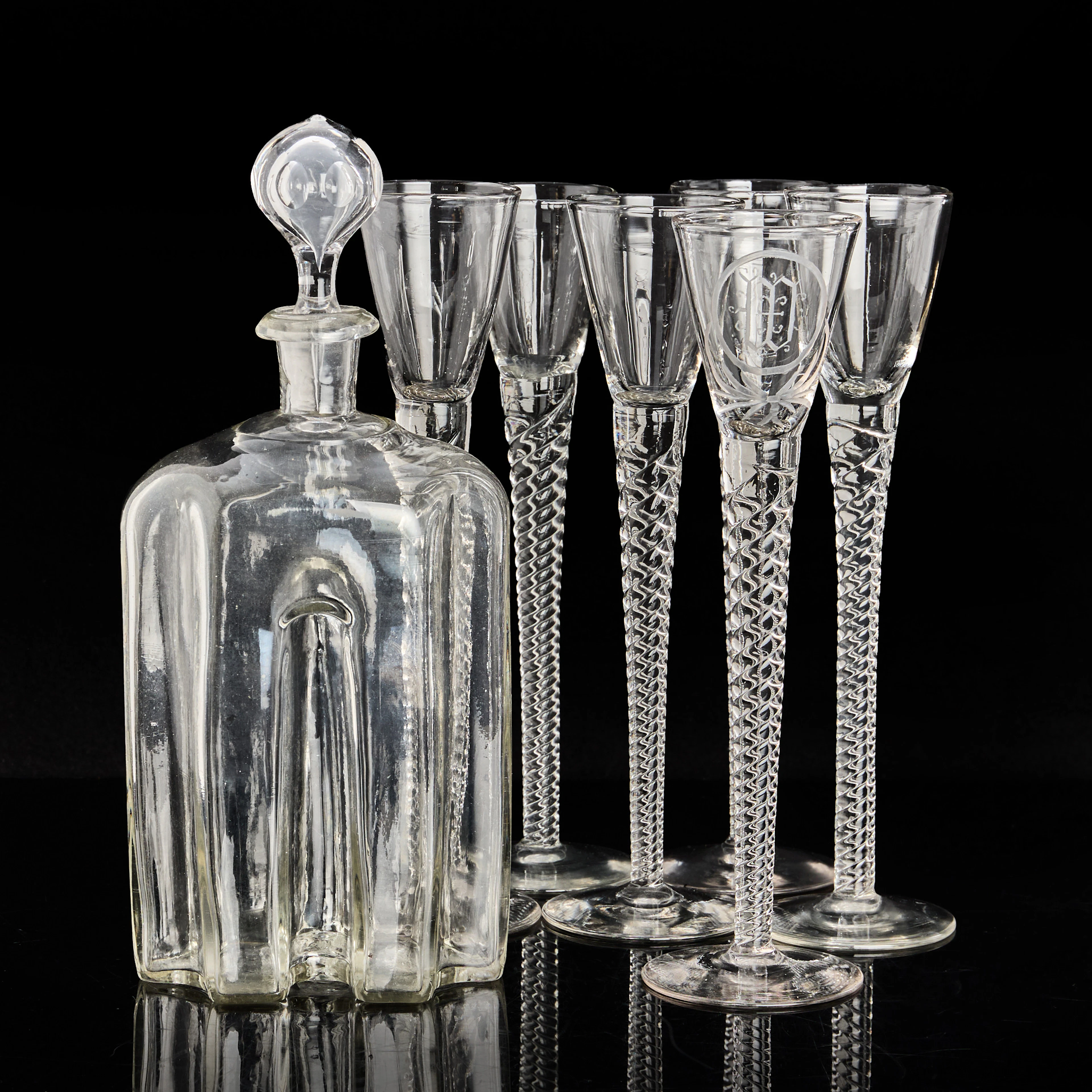 KARAFF, 1800-tal & SNAPSGLAS, 6 st, 1800/1900-tal, med vriden fot.