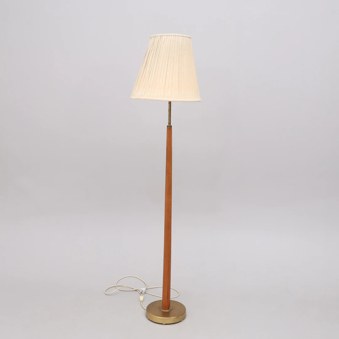 HANS BERGSTRÖM 1910-1996. GOLVLAMPA MODELL 522 FÖR ATELJÉ LYKTAN