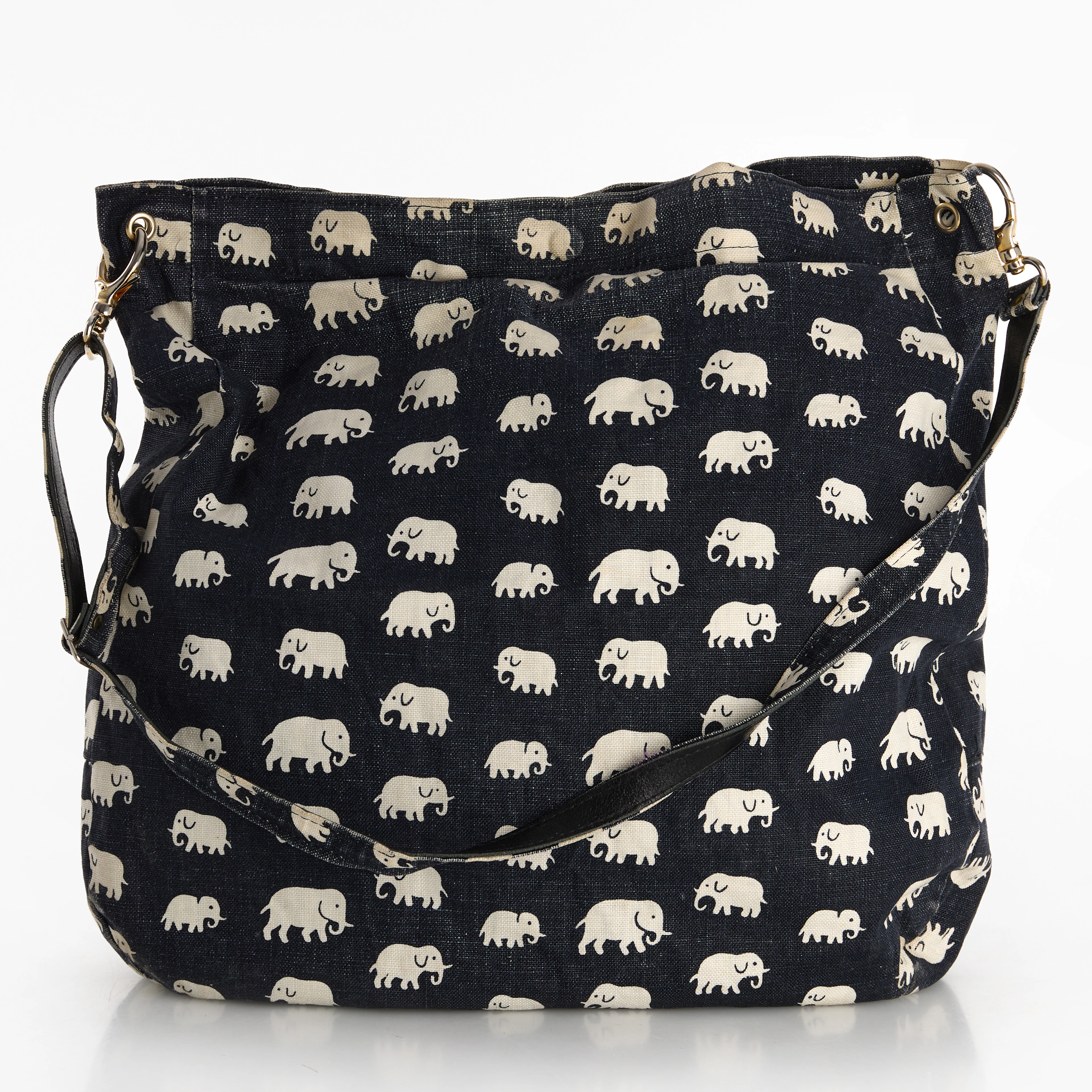 FIRMA SVENSKT TENN. Väska, Estrid Ericsons textil "Elefant".