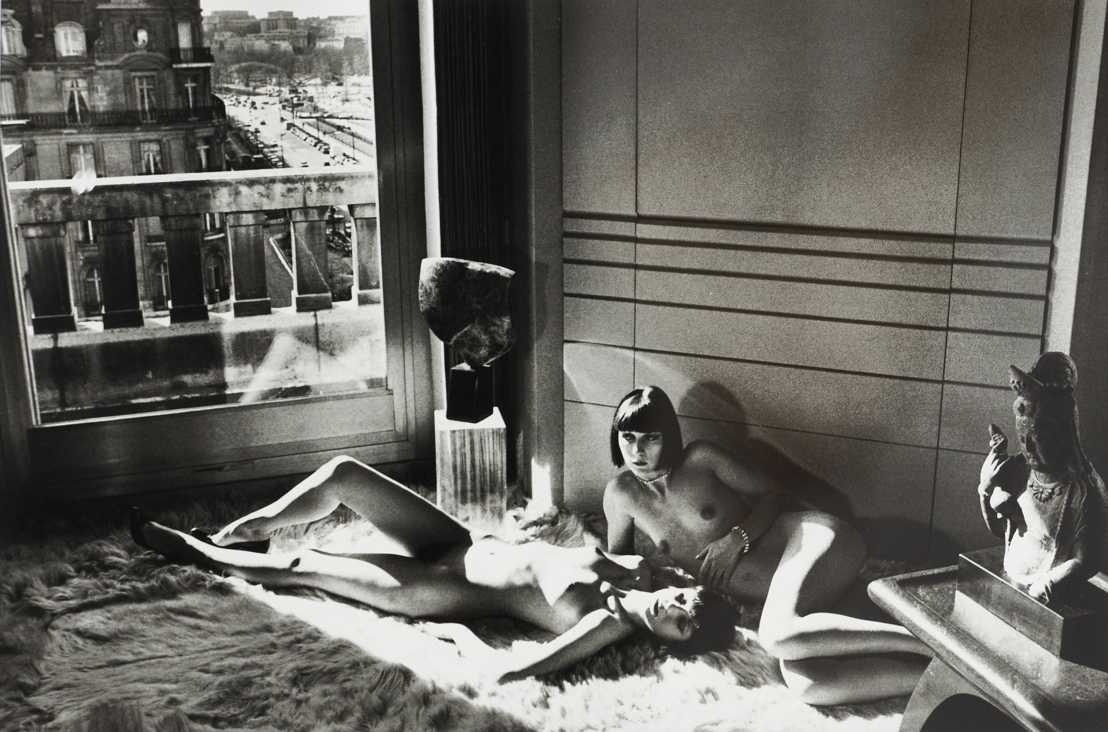 HELMUT NEWTON. efter, "Mannequins Reclining Quai d`Orsay, Paris 1977"