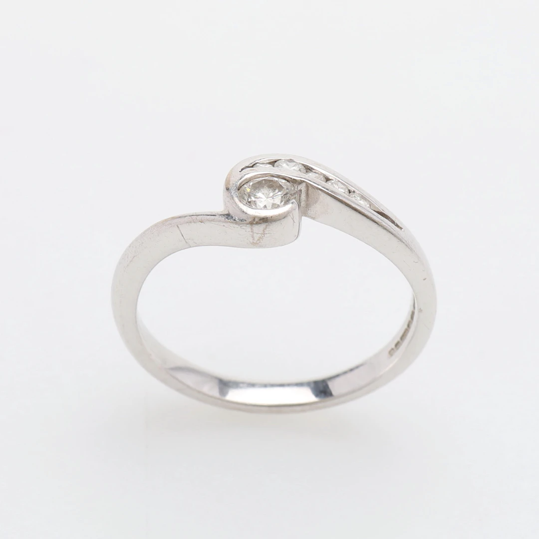 RING, 18K VITGULD & DIAMANTER, CHARLES GREEN & SON LTD, BIRMINGHAM