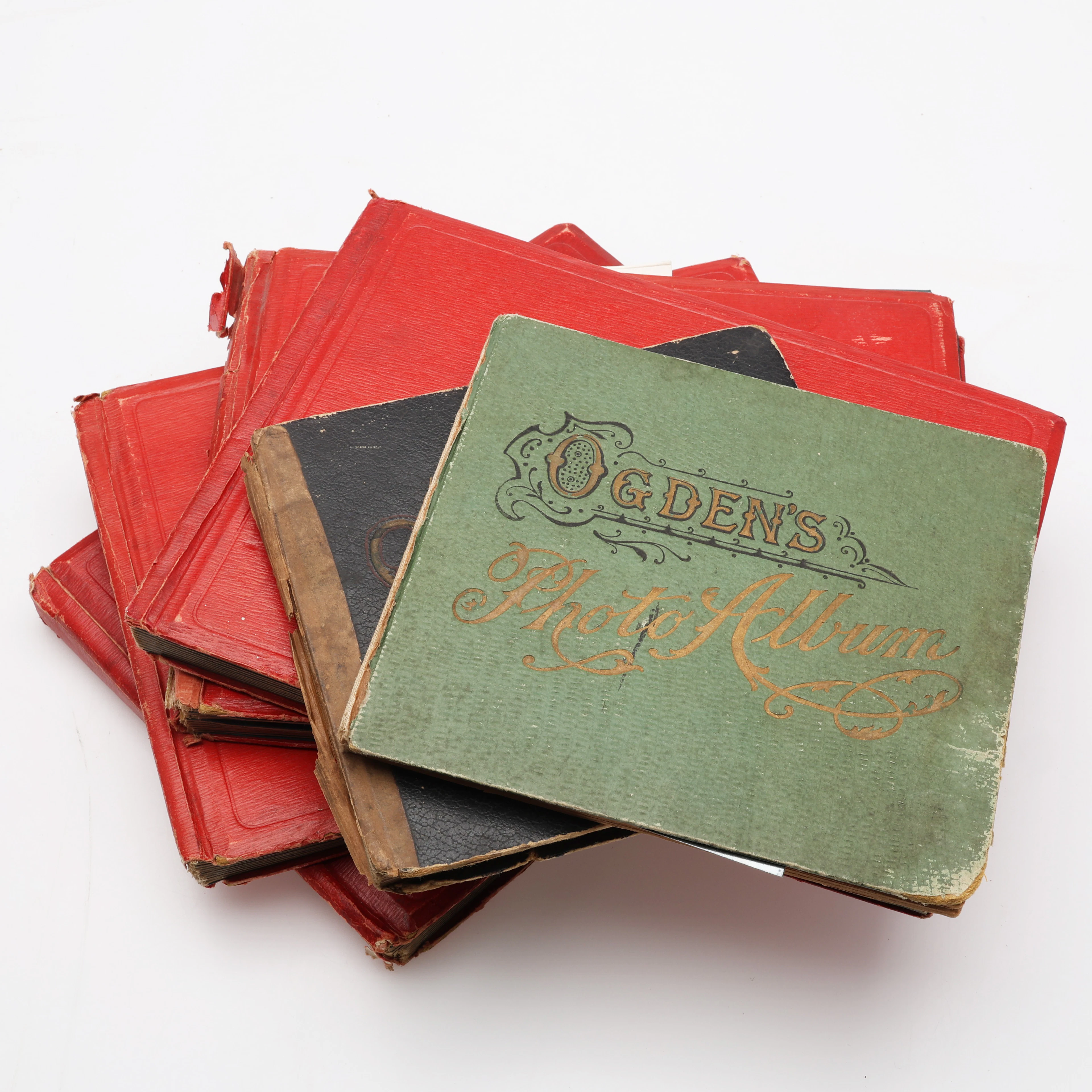 SAMLARBILDER. FYRA WILL'S CIGARETTE CARD ALBUM MED CA. 250 KOLORERADE