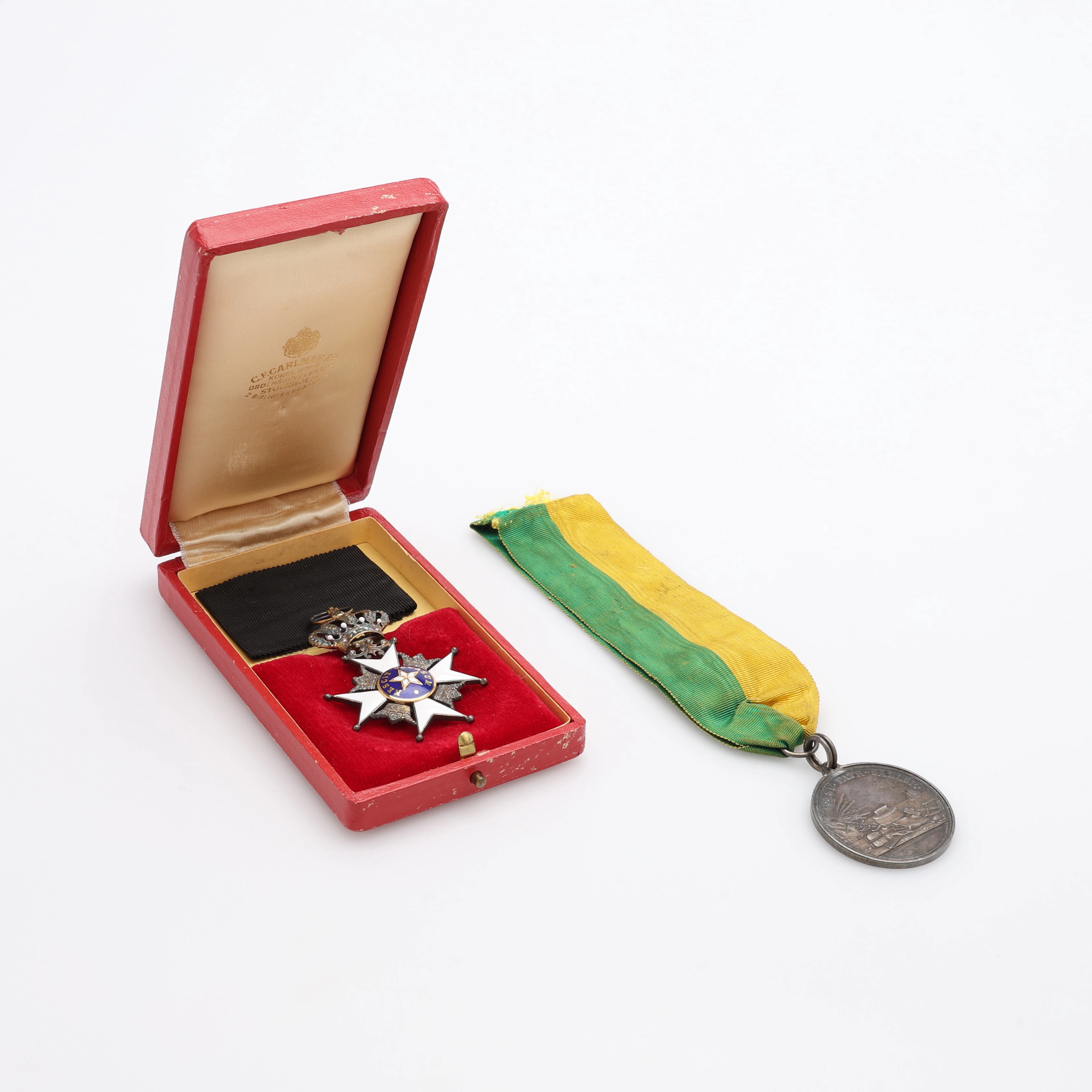 ORDSTJÄRNEORDEN SAMT MEDALJ, PATRIOTISKA SÄLLSKAPET, BÅDA AV SILVER.