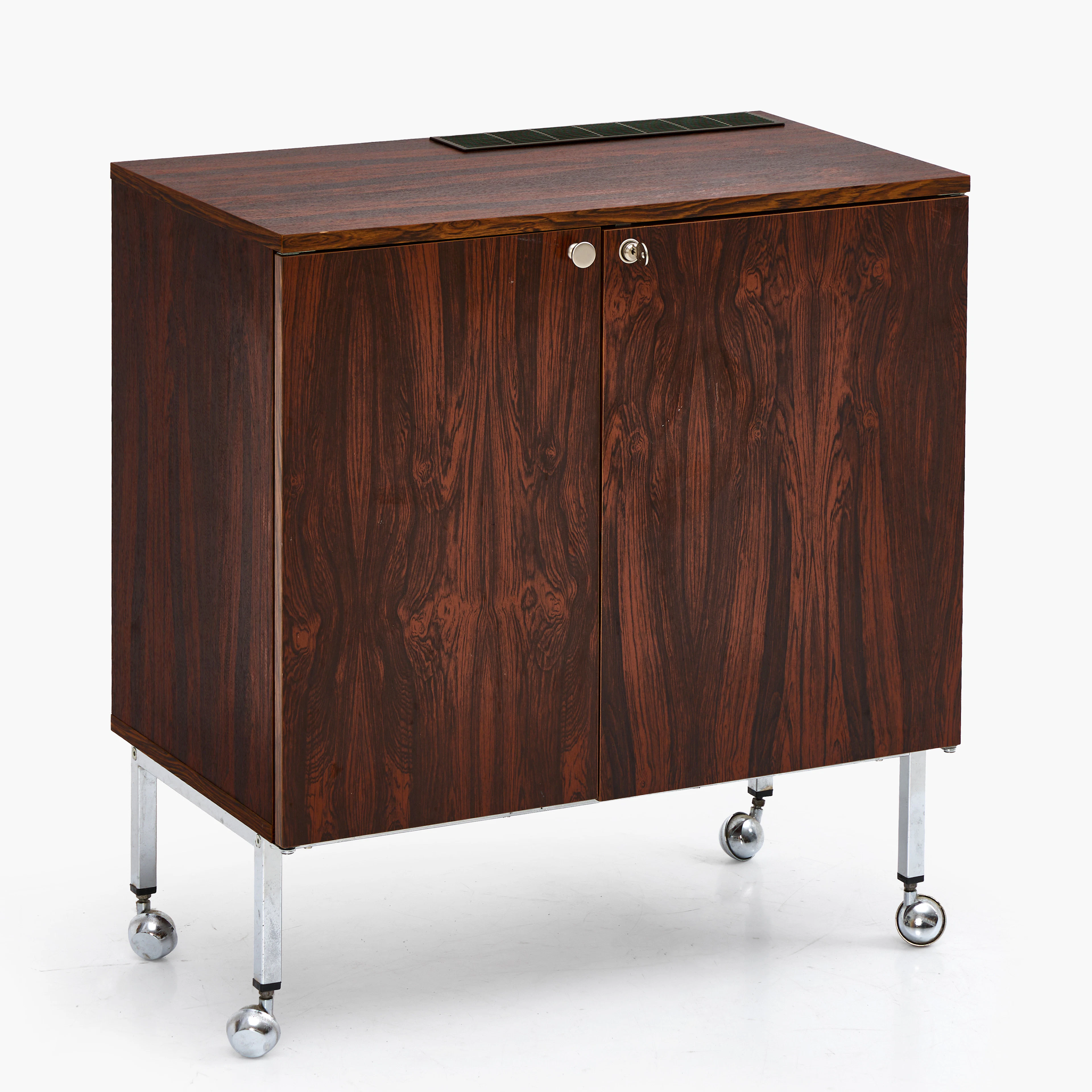 ELECTROLUX. Barskåp med kyl, modell RA 130-1, etikettmärkt, 1960/70-tal.