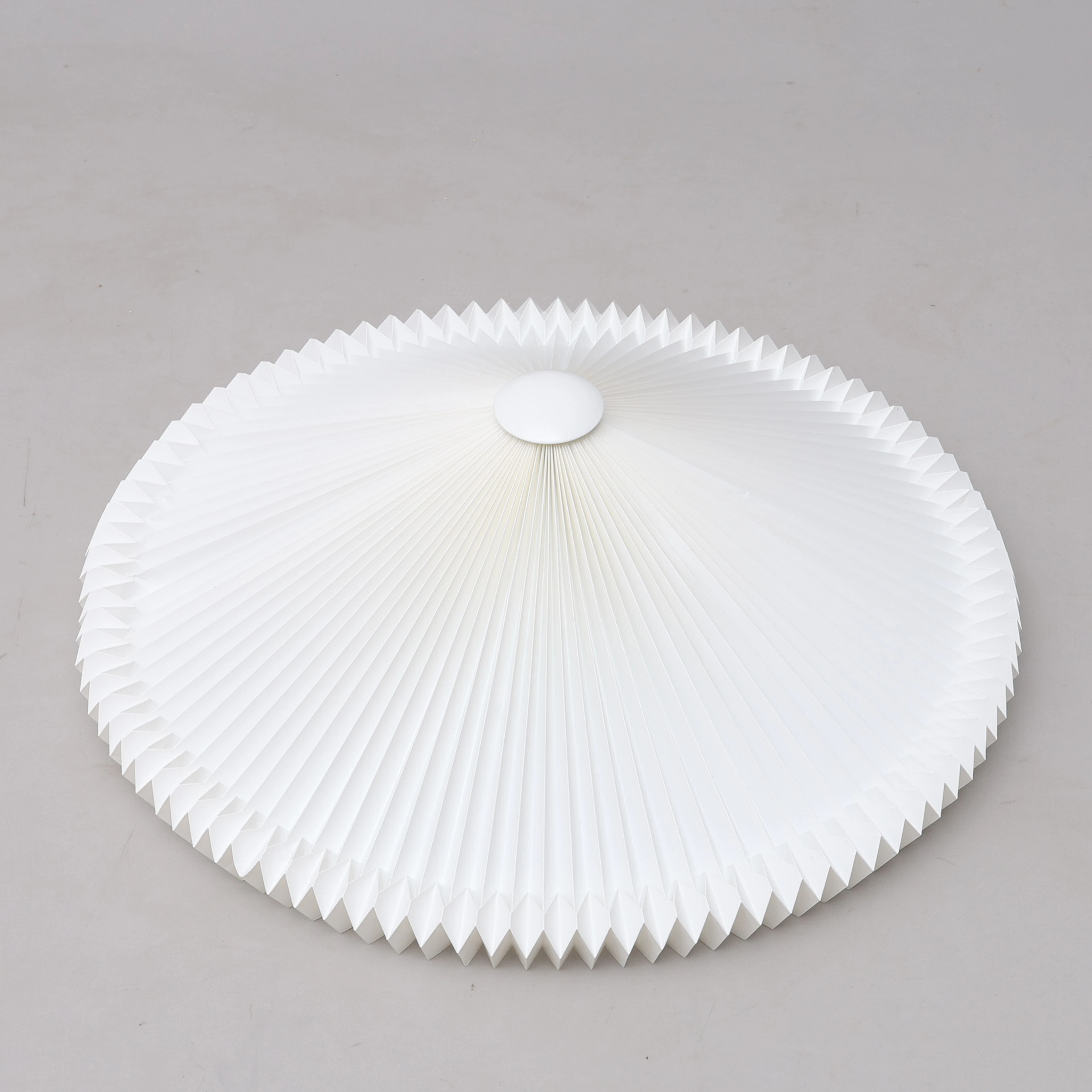 KAARE KLINT. TAKPLAFOND, FÖR LE KLINT, MODELL 902, DANMARK.