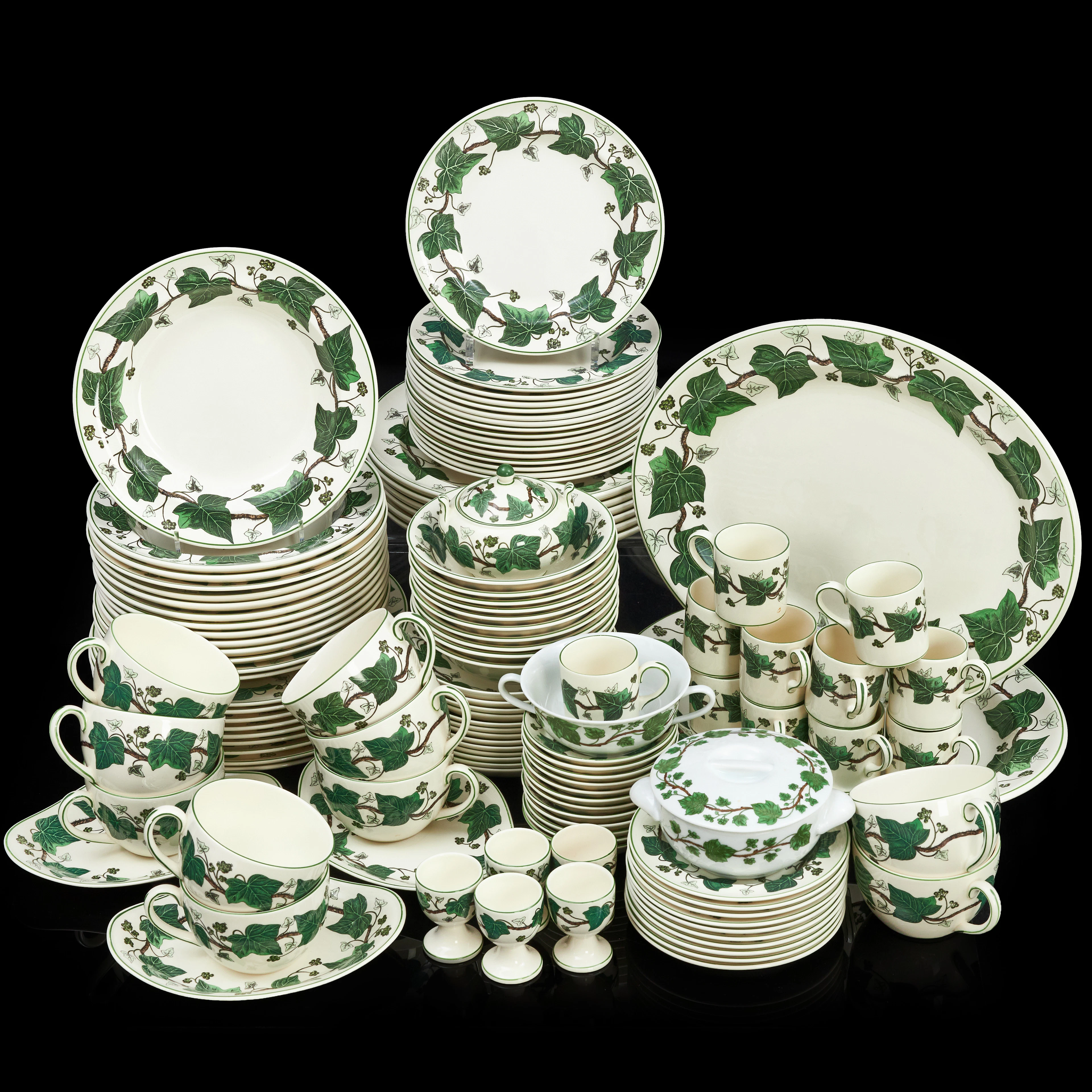 SERVISDELAR, 99 dlr., "Napoleon Ivy", porslin med transferdekor, Wedgwood