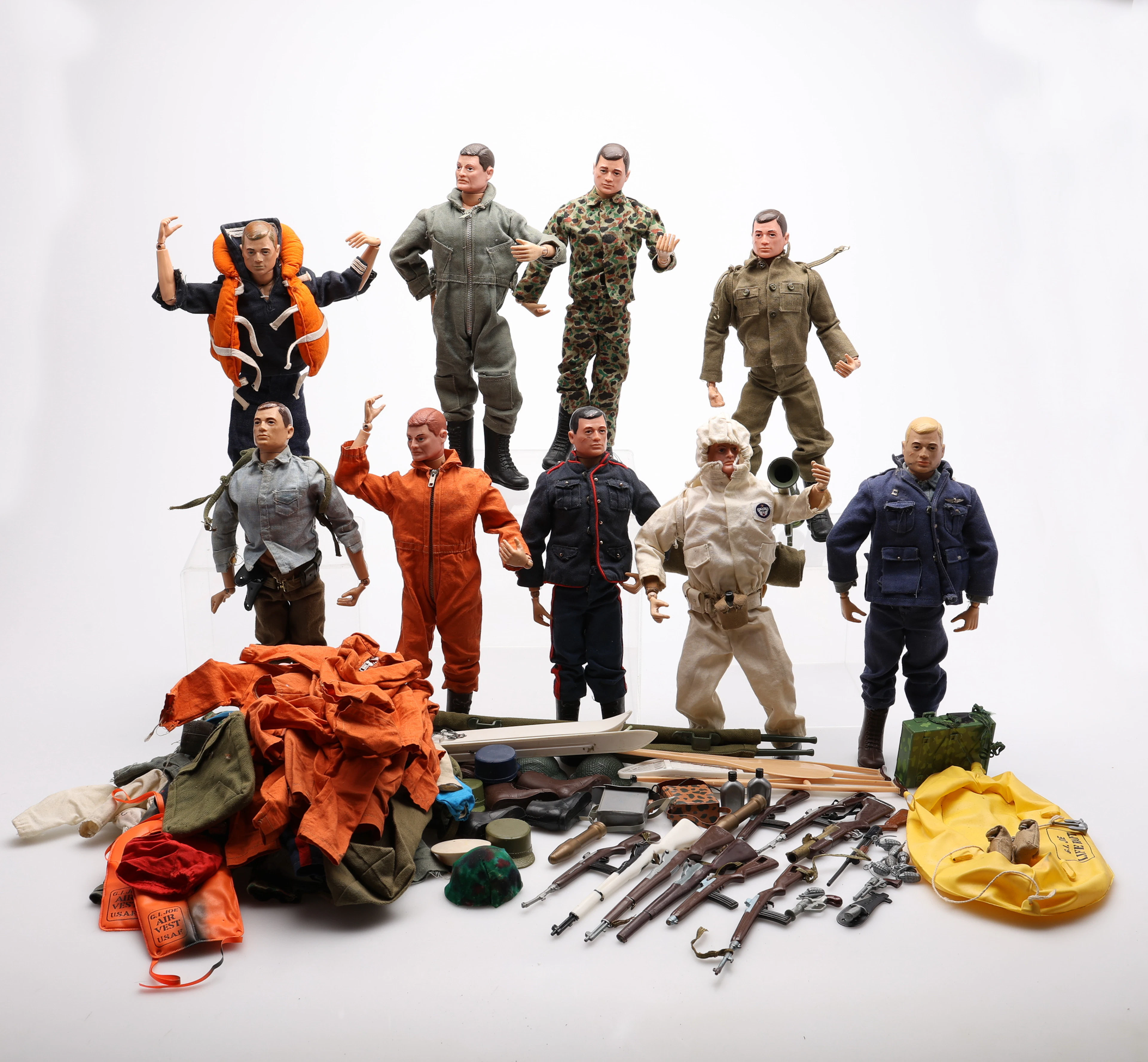 G.I. JOE ACTION MAN, 9 ST, MED KLÄDER & TILLBEHÖR, HASBRO, 1900-TALETS