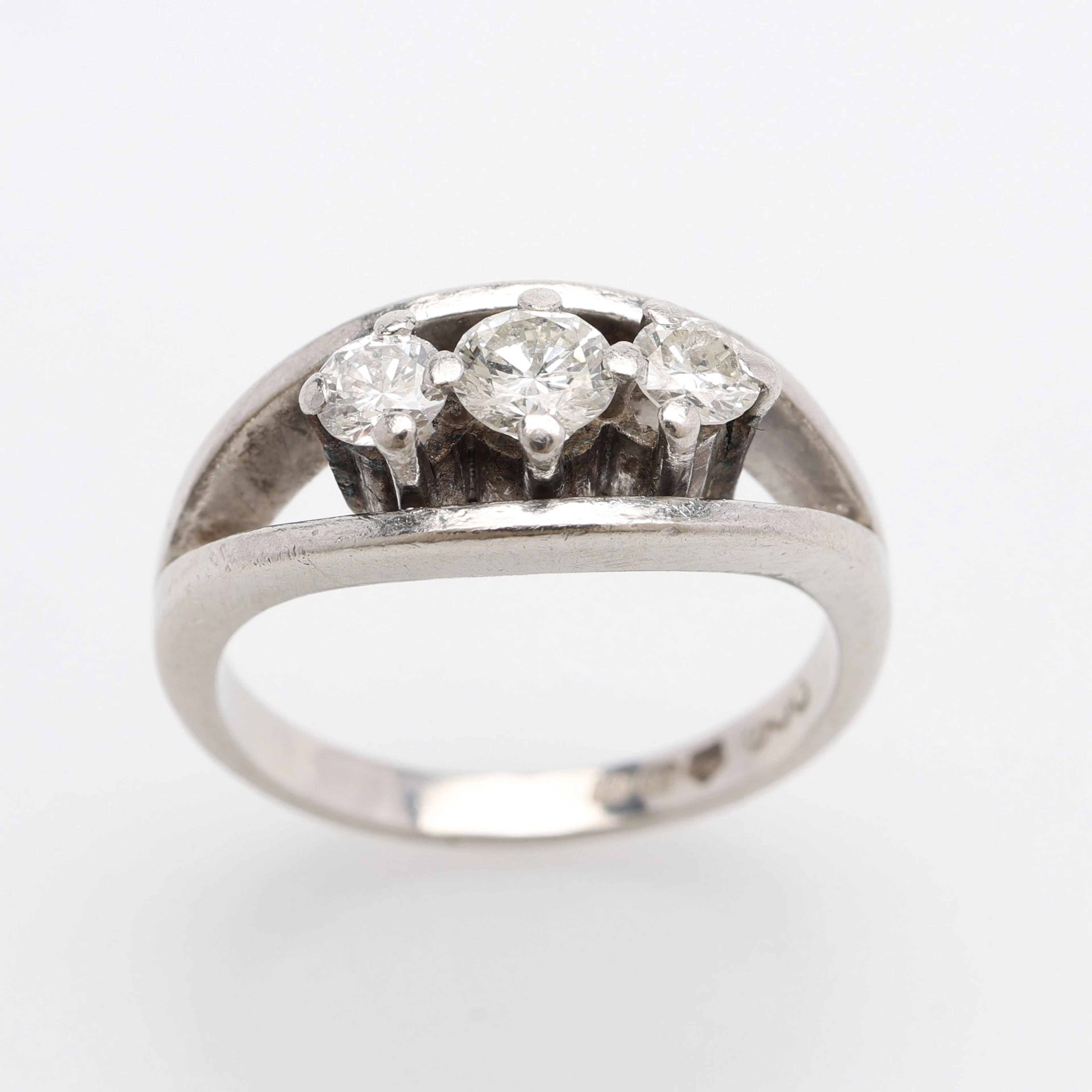 RING, PLATINA & BRILJANTER OM SAMMANLAGT CIRKA 0,5 CT, S&D, BIRMINGHAM