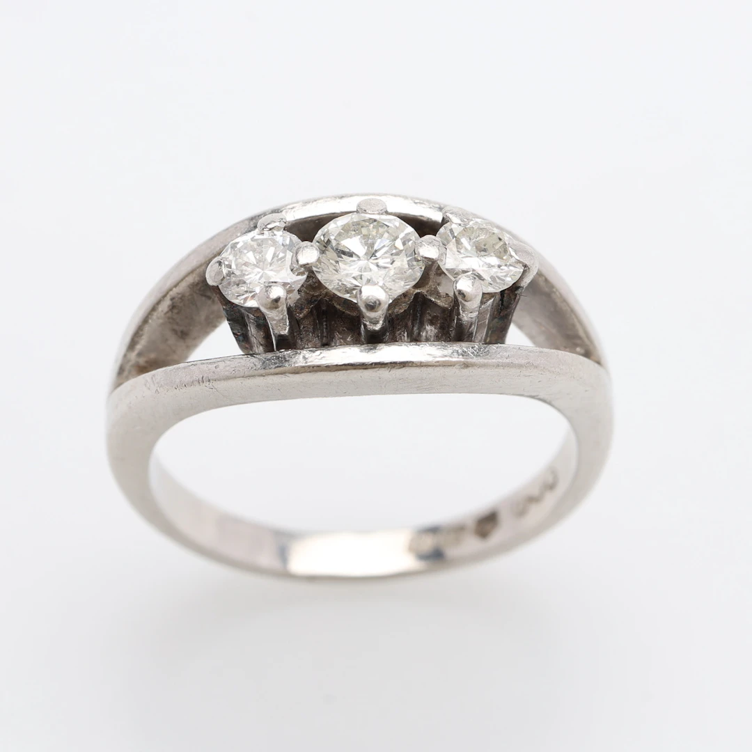 RING, PLATINA & BRILJANTER OM SAMMANLAGT CIRKA 0,5 CT, S&D, BIRMINGHAM