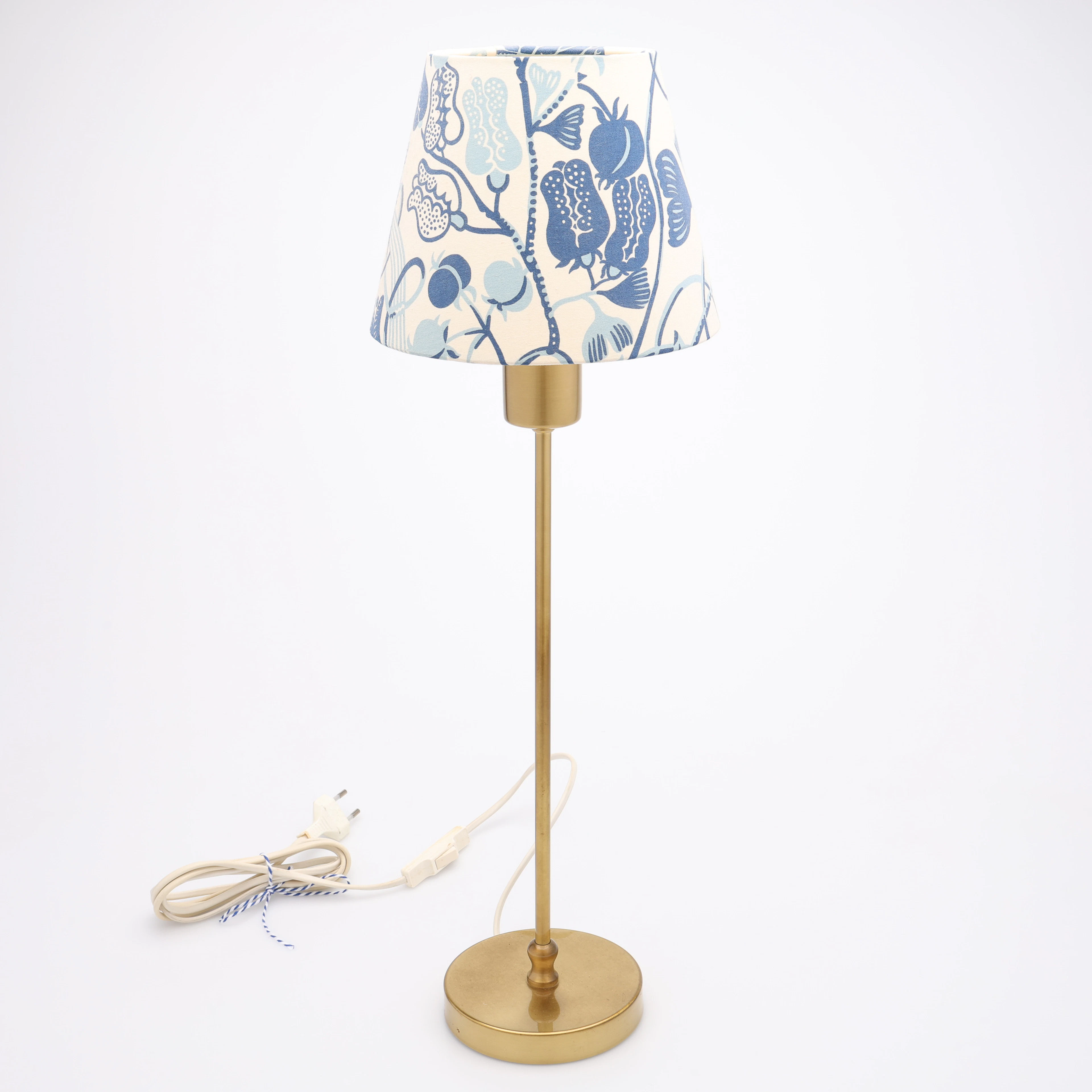 JOSEF FRANK. BORDSLAMPA, MÄSSING, MODELL 2332, LAMPSKÄRM "LA PLATA"