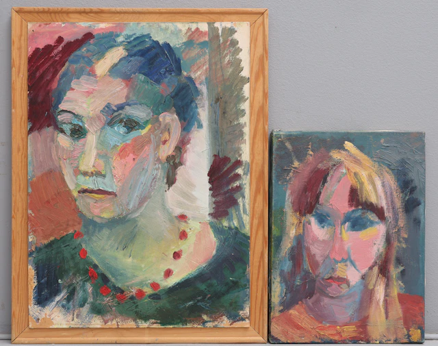 STINA EBERS 1962-2025. OLJA PÅ DUK RESP PANNÅ, TVÅ PORTRÄTT, EN SIGNERAD