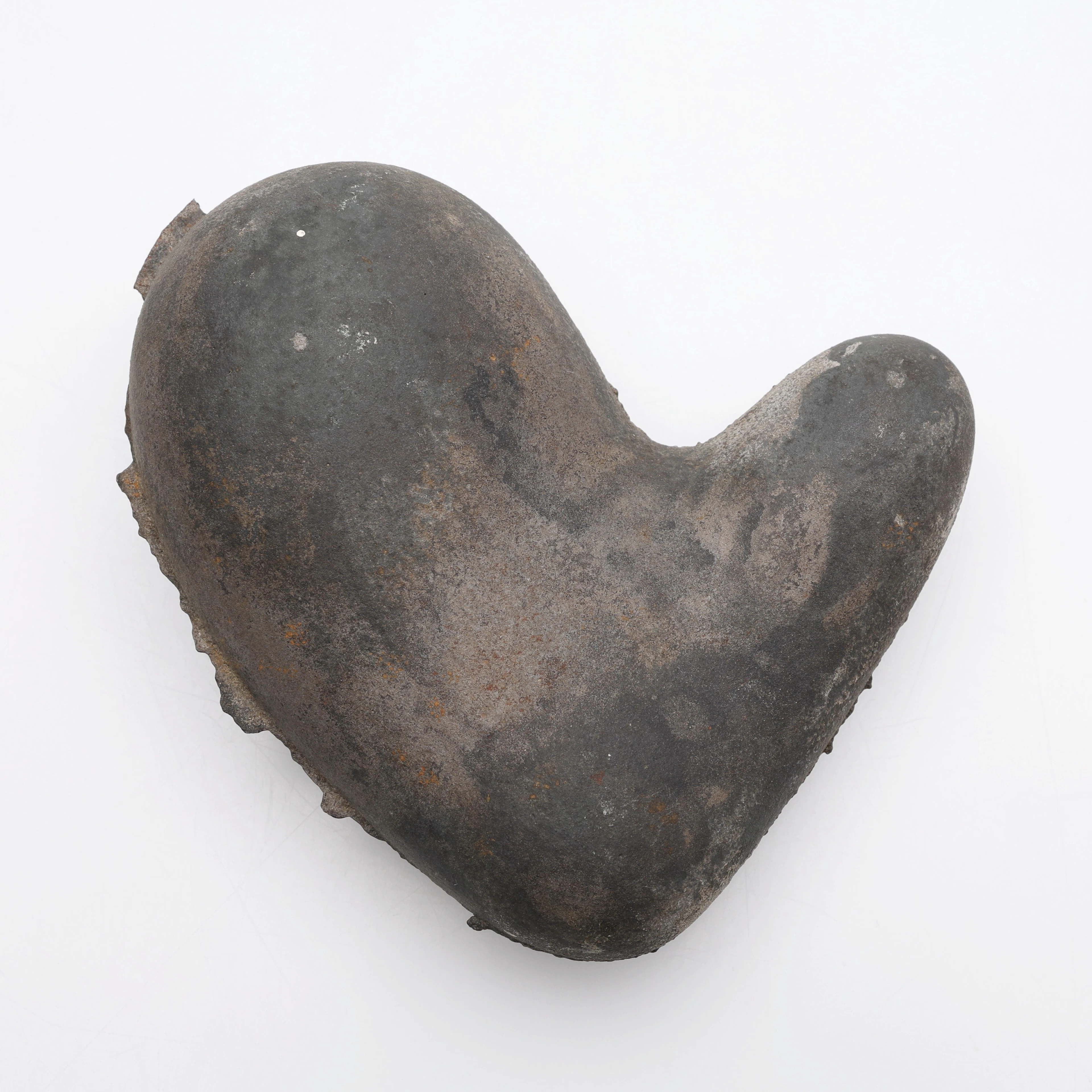 STINA EBERS 1962-2025. SKULPTUR, JÄRN, "JÄRNHJÄRTA", OSIGNERAD, FRAMSTÄLLD