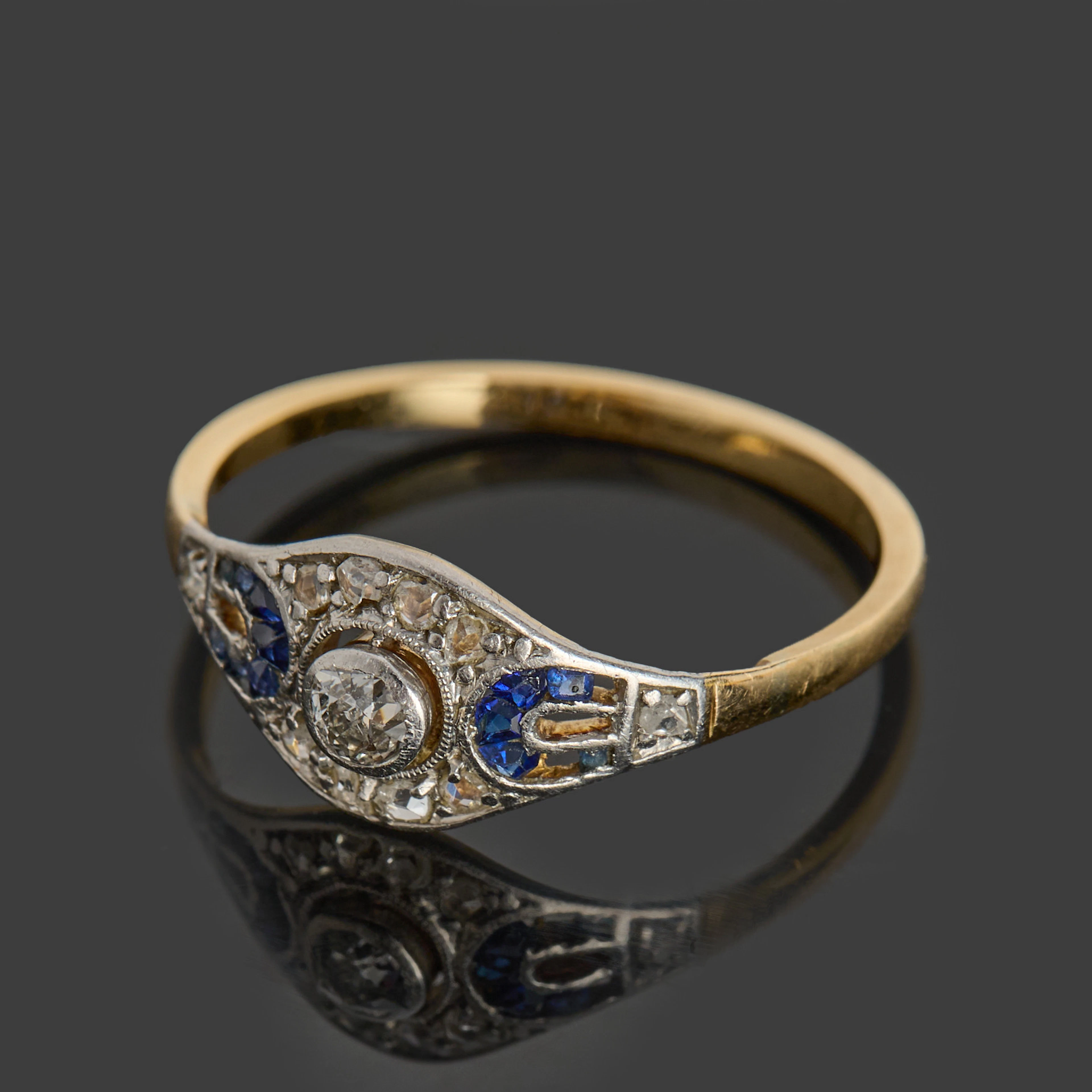 RING, Art Deco, 18k guld, rosenslipade diamanter med en centrerad