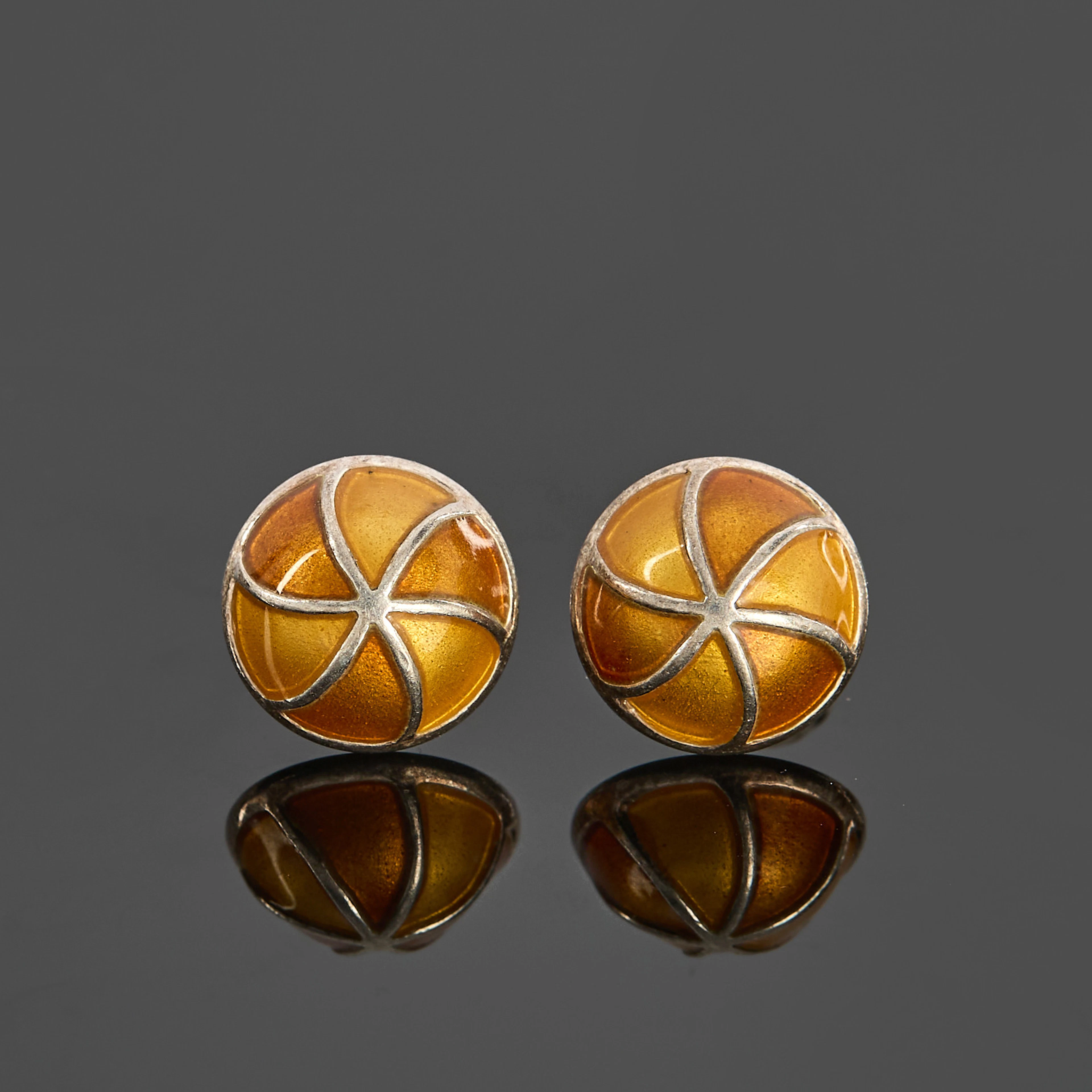 DAVID ANDERSEN. Örhängen, ett par, silver med orange samt gul emalj, Norge.