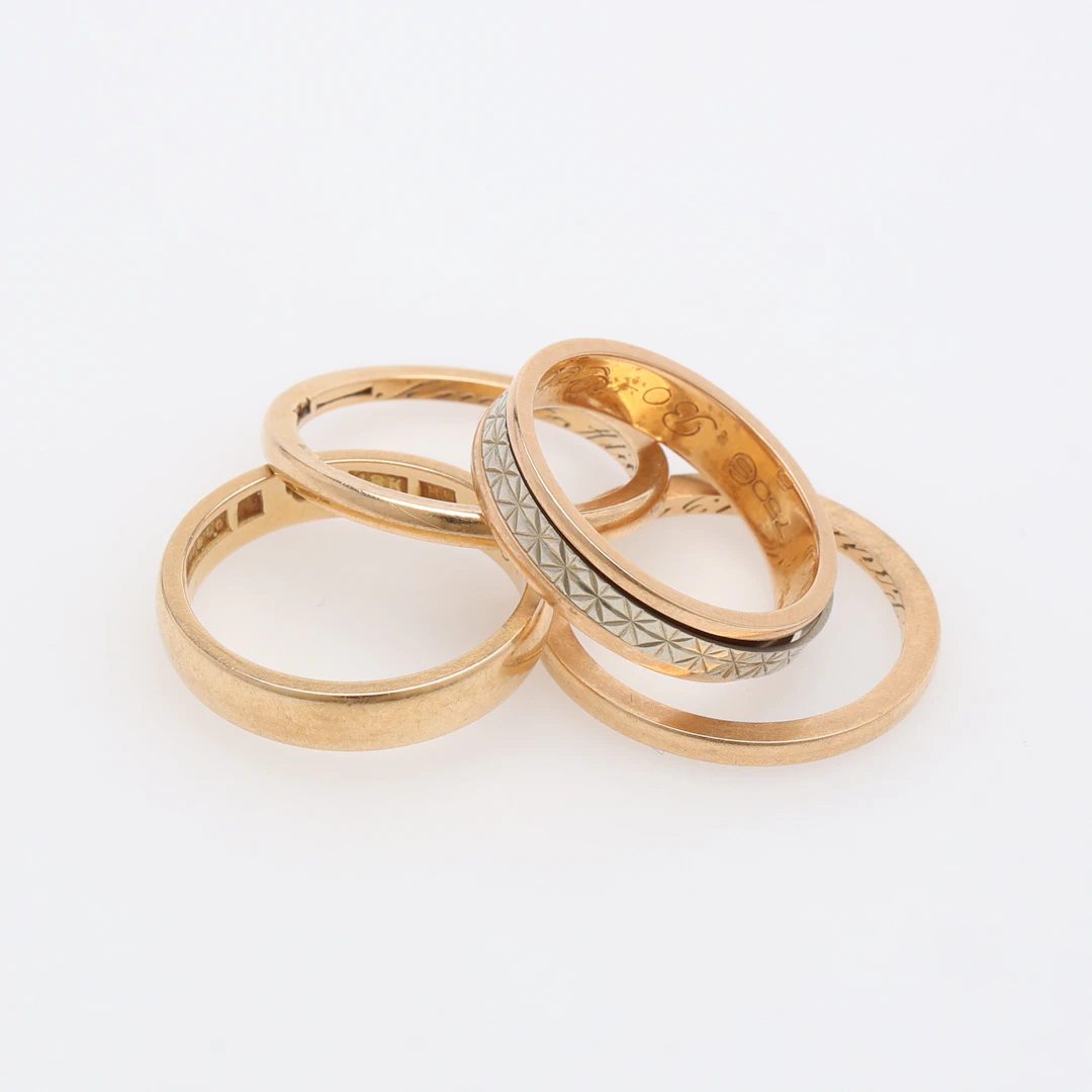 RINGAR, 4 ST, 18 k guld, totalt 12,4 g.