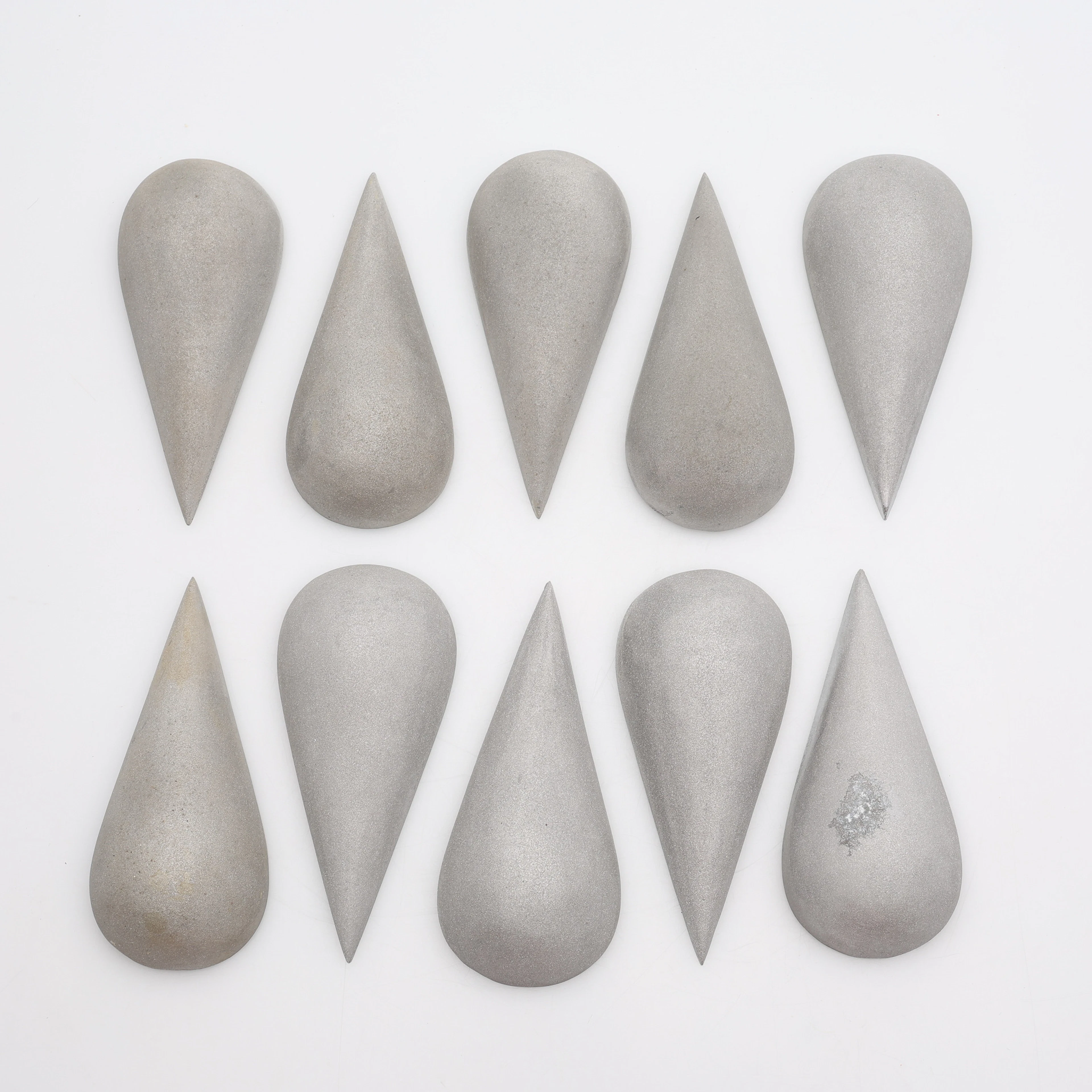STINA EBERS 1962-2025. 10 SKULPTURER, ALUMINIUM, "DROP TOP", MONOGRAMSIGNERADE