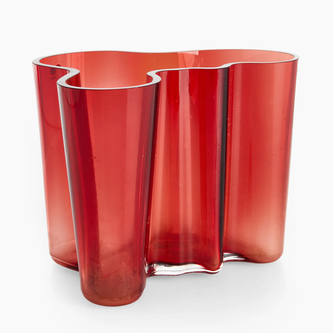 ALVAR AALTO. Vas, "Savoy Cranberry", glas, Iittala, Finland.