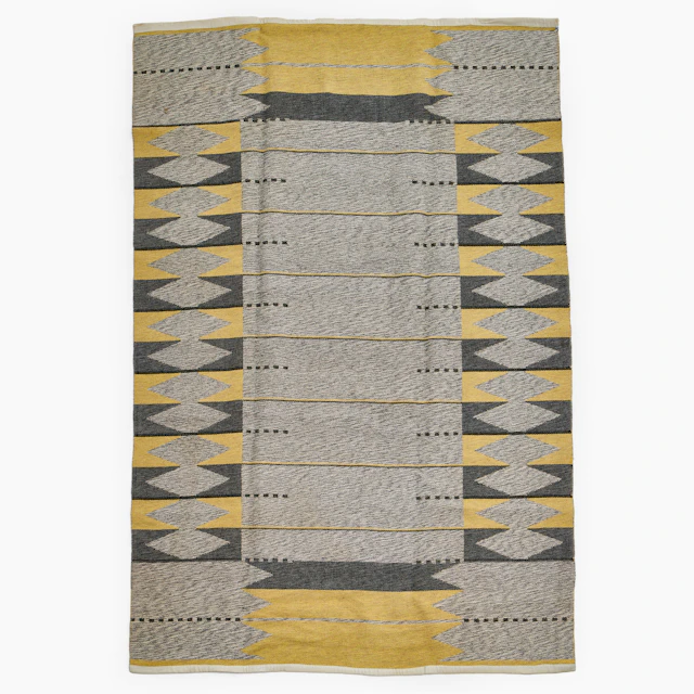 MATTA, röllakan, ca 229 x 151 cm.
