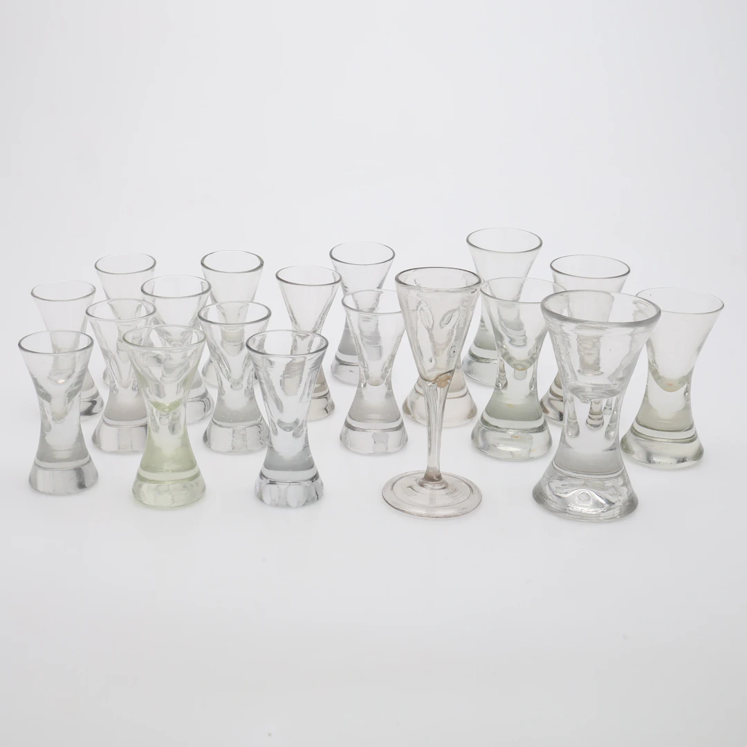 SNAPSGLAS, 19 STYCKEN, GLAS.