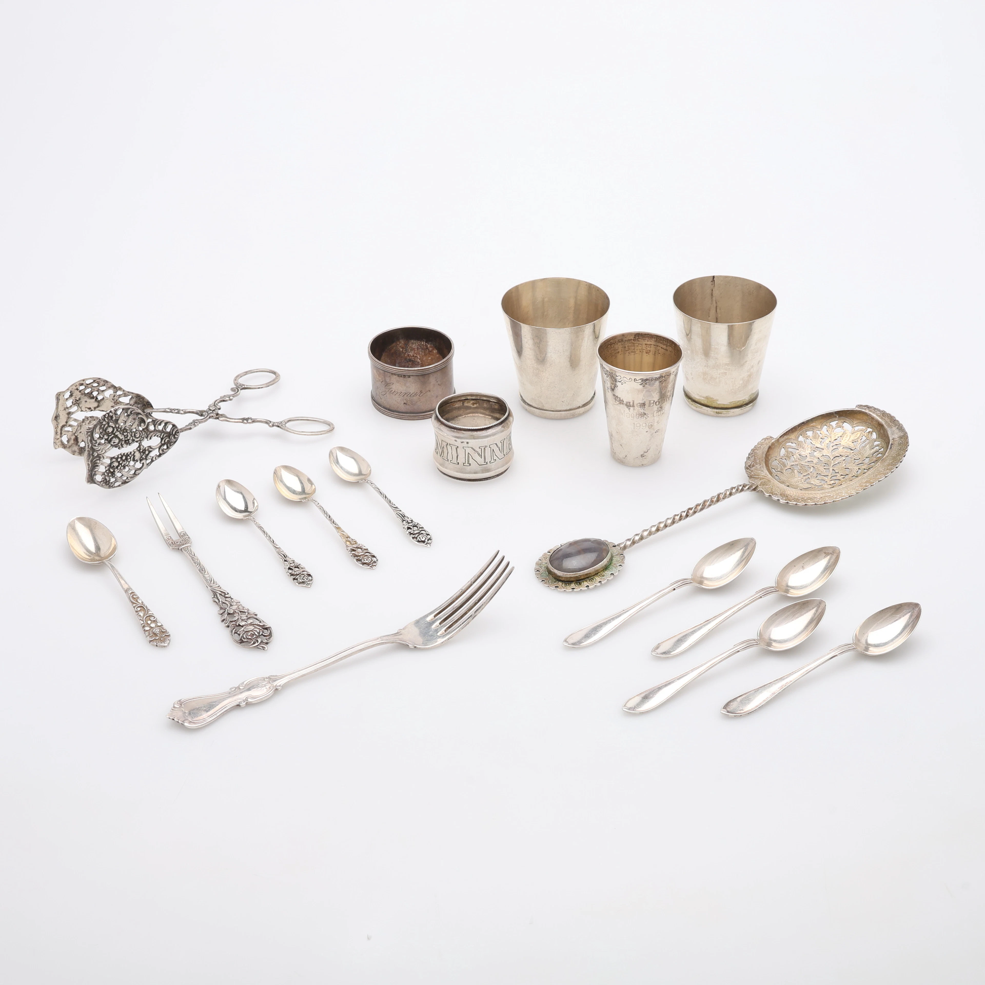 ETT VARIERAT PARTI SILVER, 18 DELAR, TOTALT 526,5 GRAM.