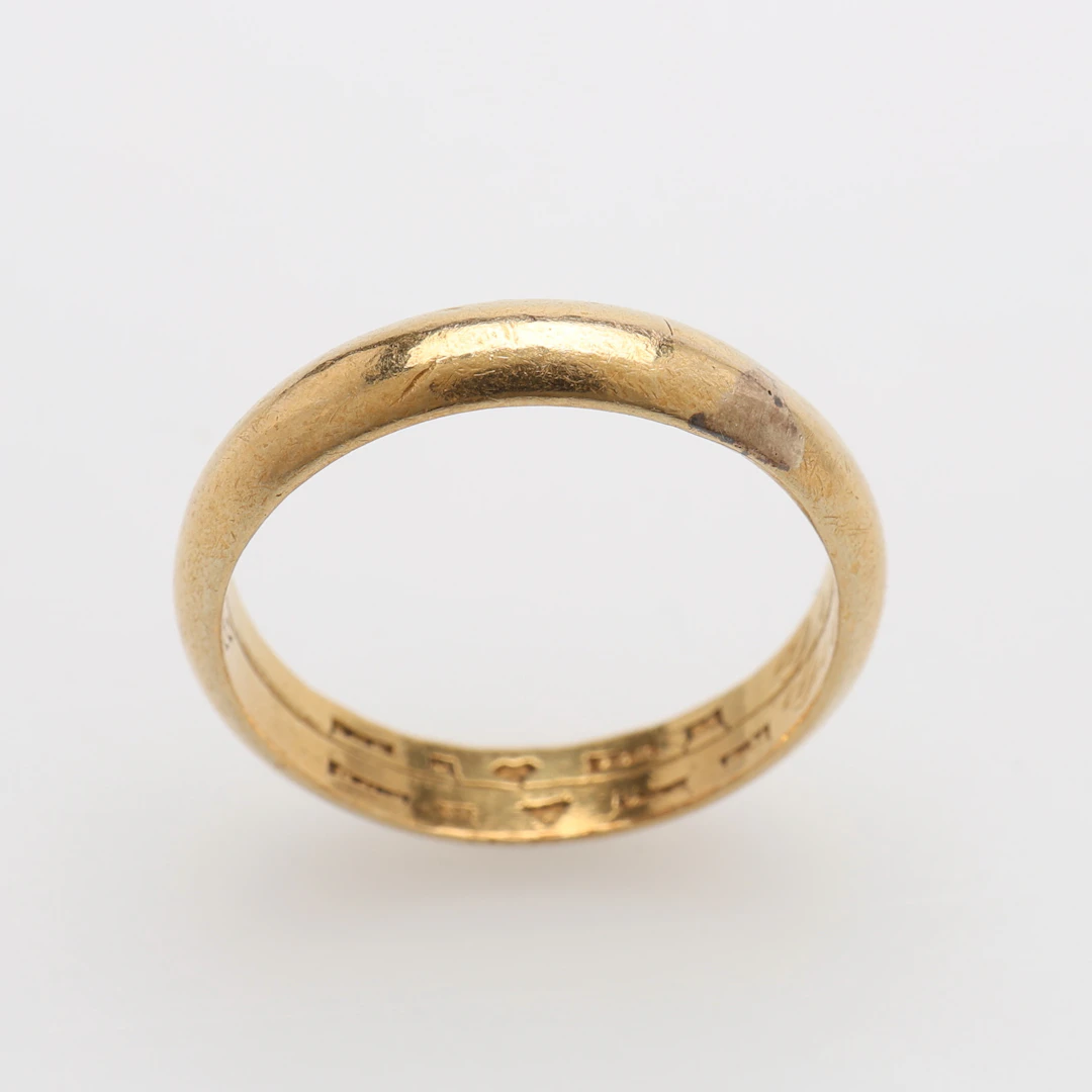 SLÄT RING, 23K GULD, VIKT CA 4,6 GRAM.
