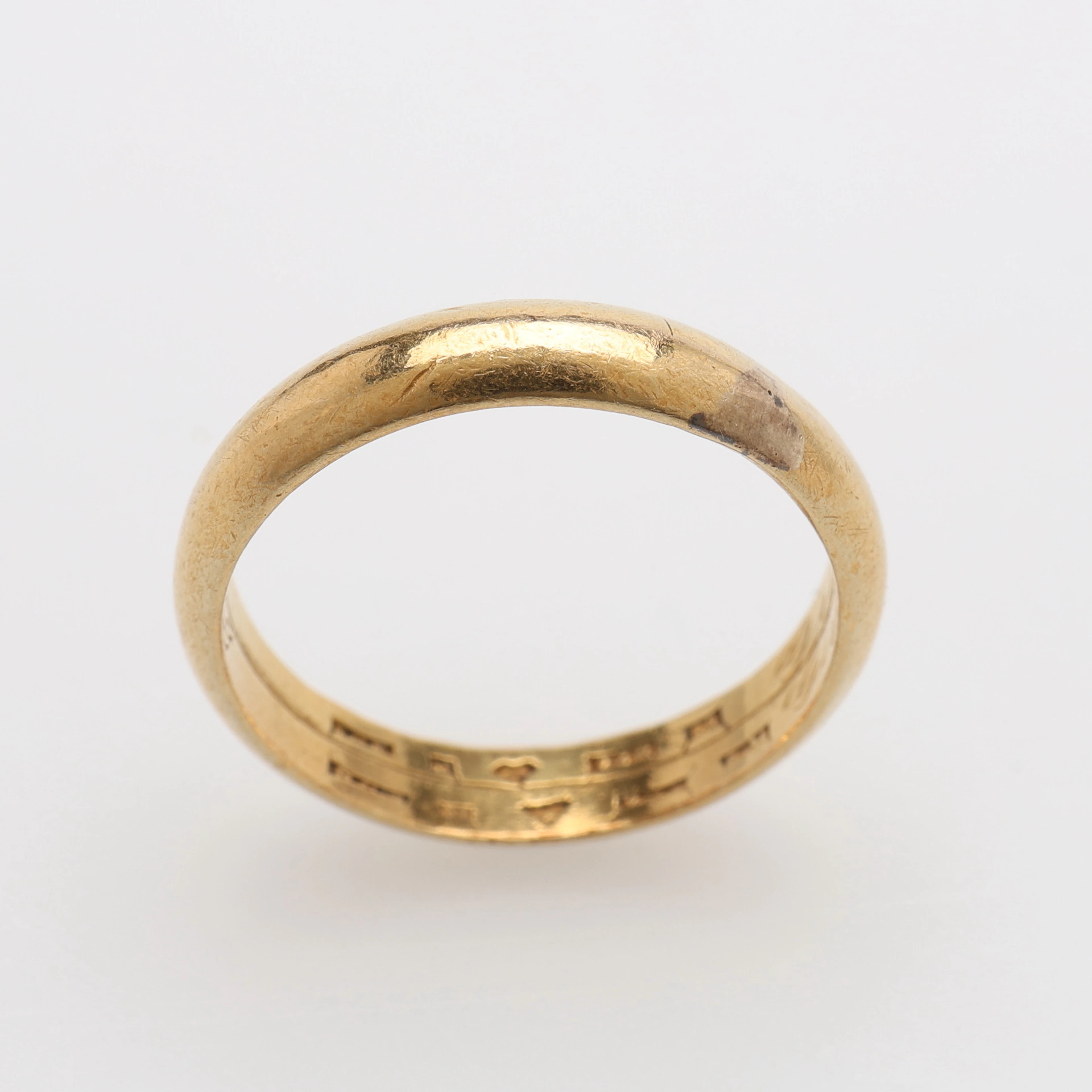 SLÄT RING, 23K GULD, VIKT CA 4,6 GRAM.