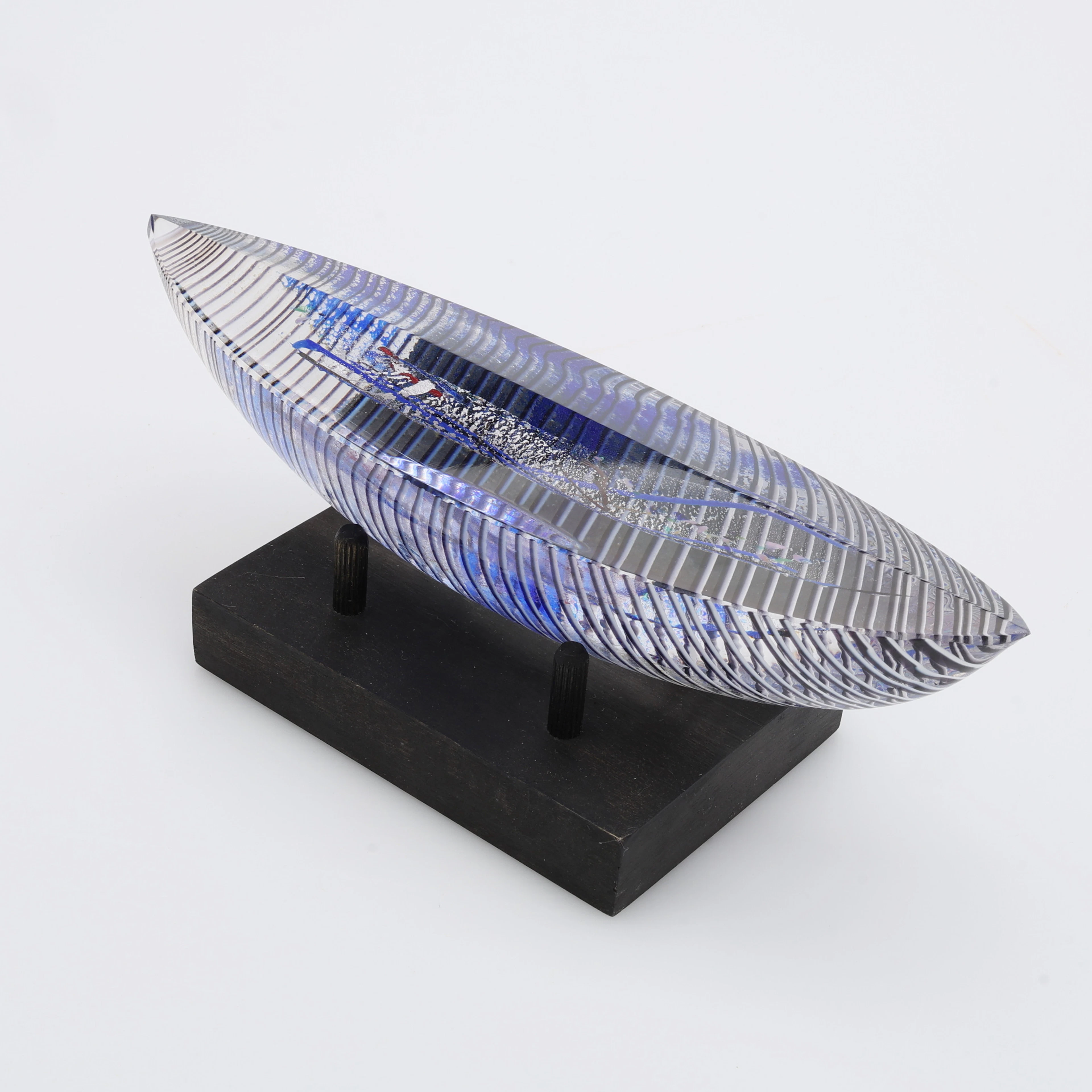 BERTIL VALLIEN. SKULPTUR, SANDGJUTEN, I FORM AV BÅT, KOSTA BODA LIMITED