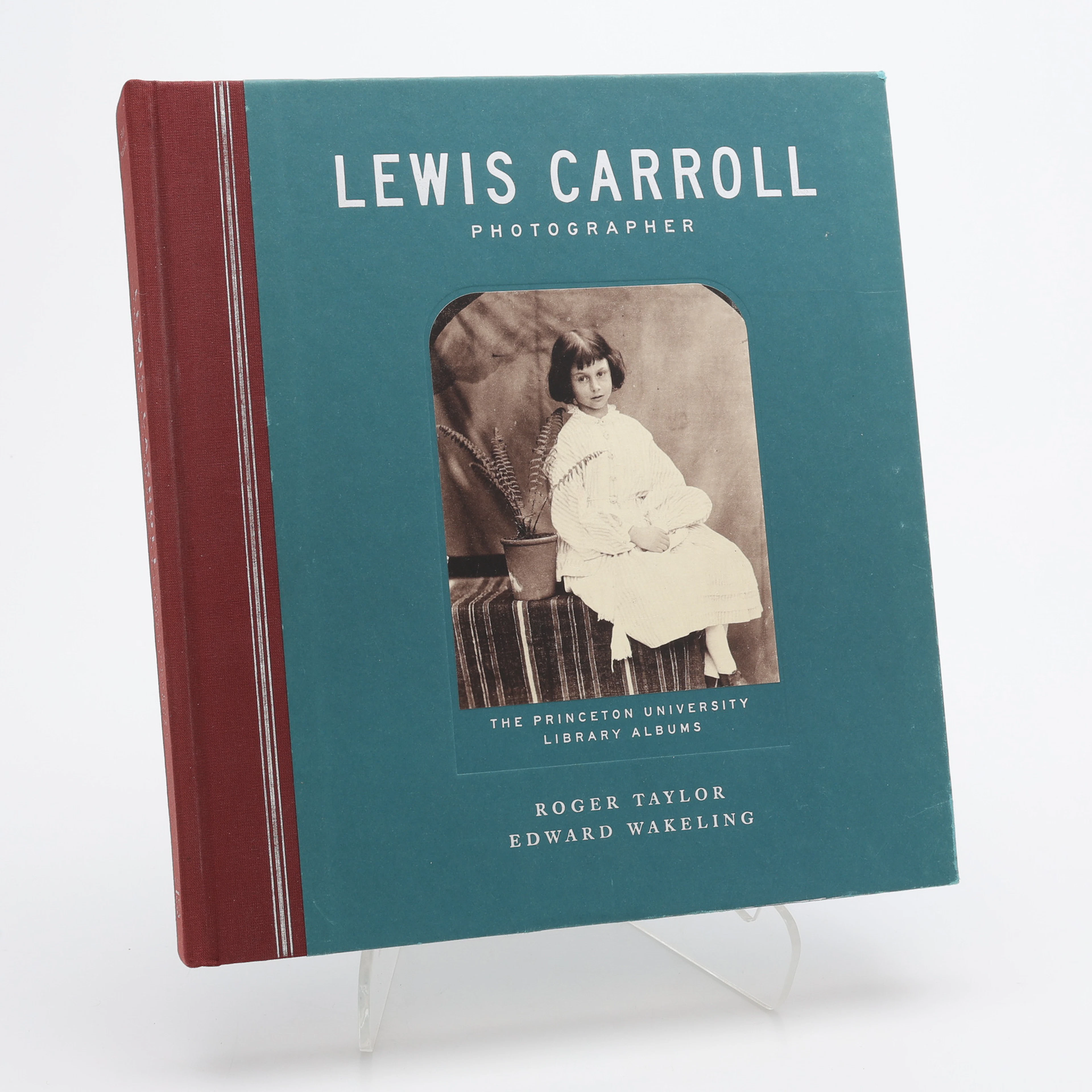 FOTO. LEWIS CAROLLS FOTOGRAFIER I "LEWIS CARROLL: PHOTOGRAPHER", 2002.