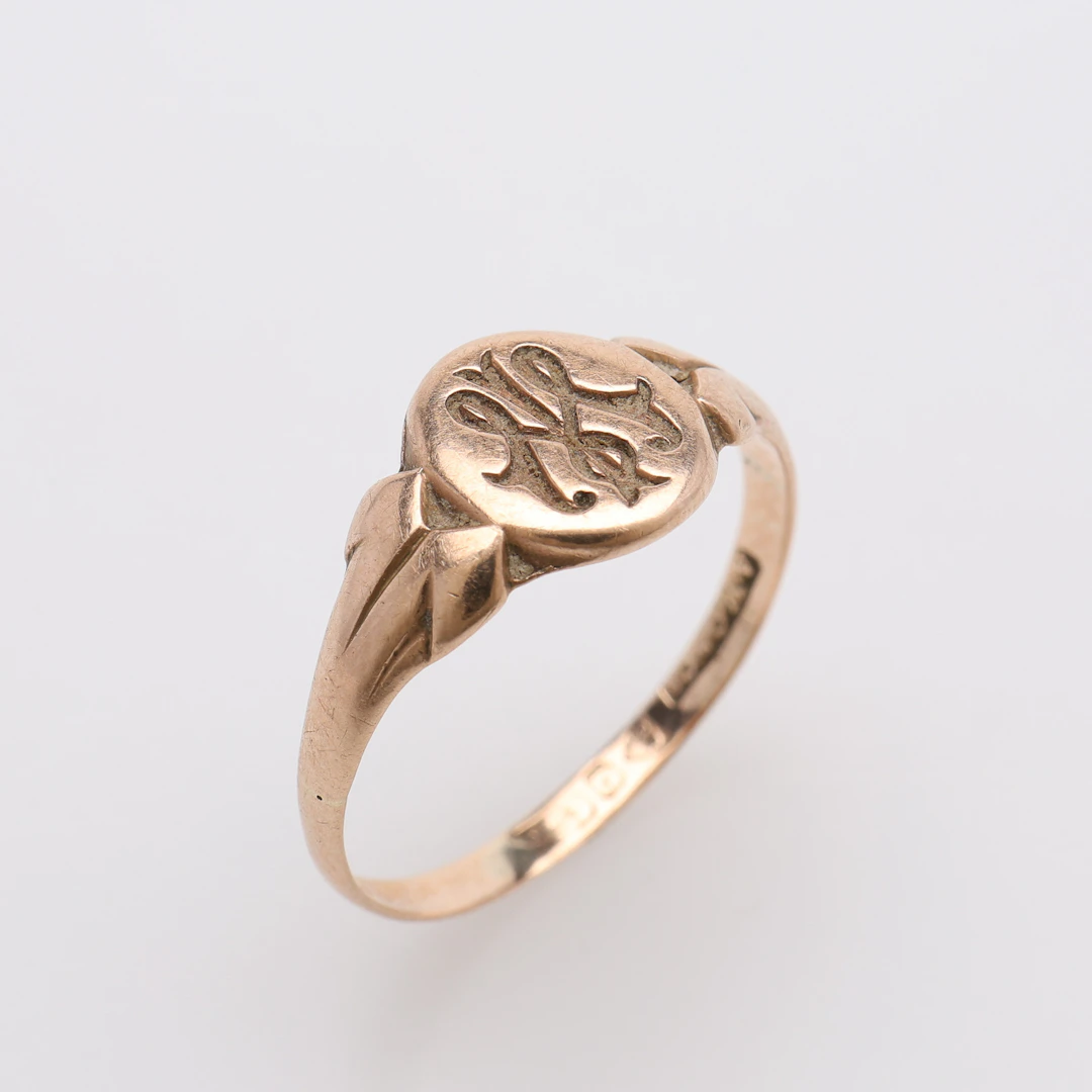RING, MED SPEGELMONOGRAM, 9K GULD, VIKT CA 1,8 GRAM.