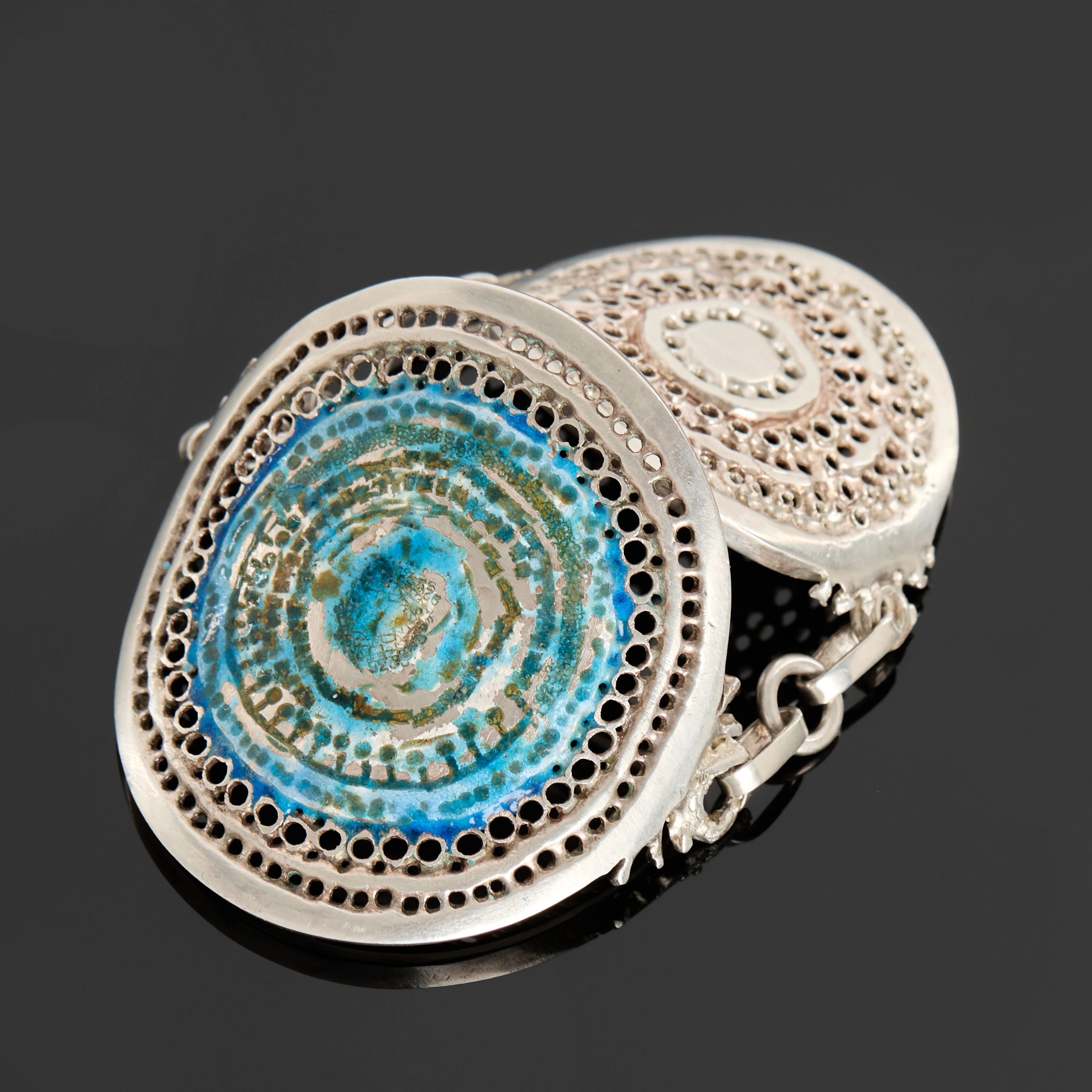 LARS ARBY (SVERIGE, 1933-2002). Armband, sterlingsilver, emalj, signerad