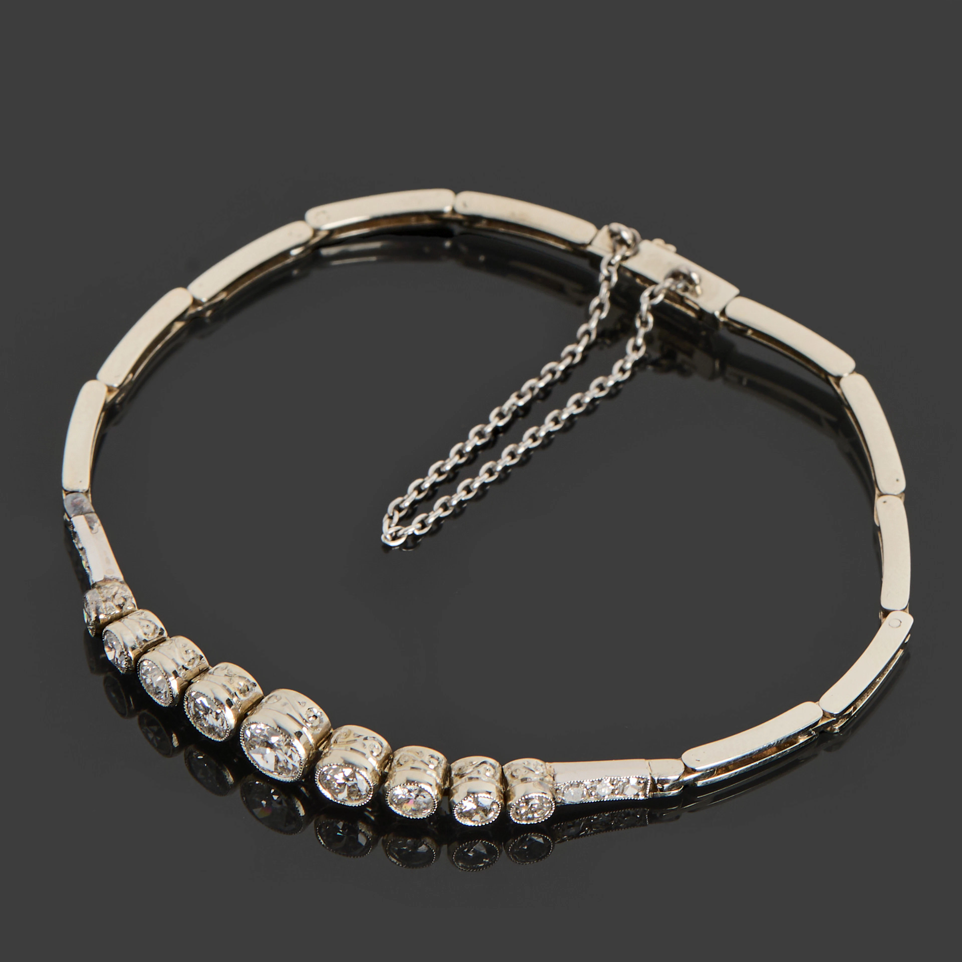 ARMBAND, Art Deco, 18k vitguld, halvledad länk dekorerat med 15 st