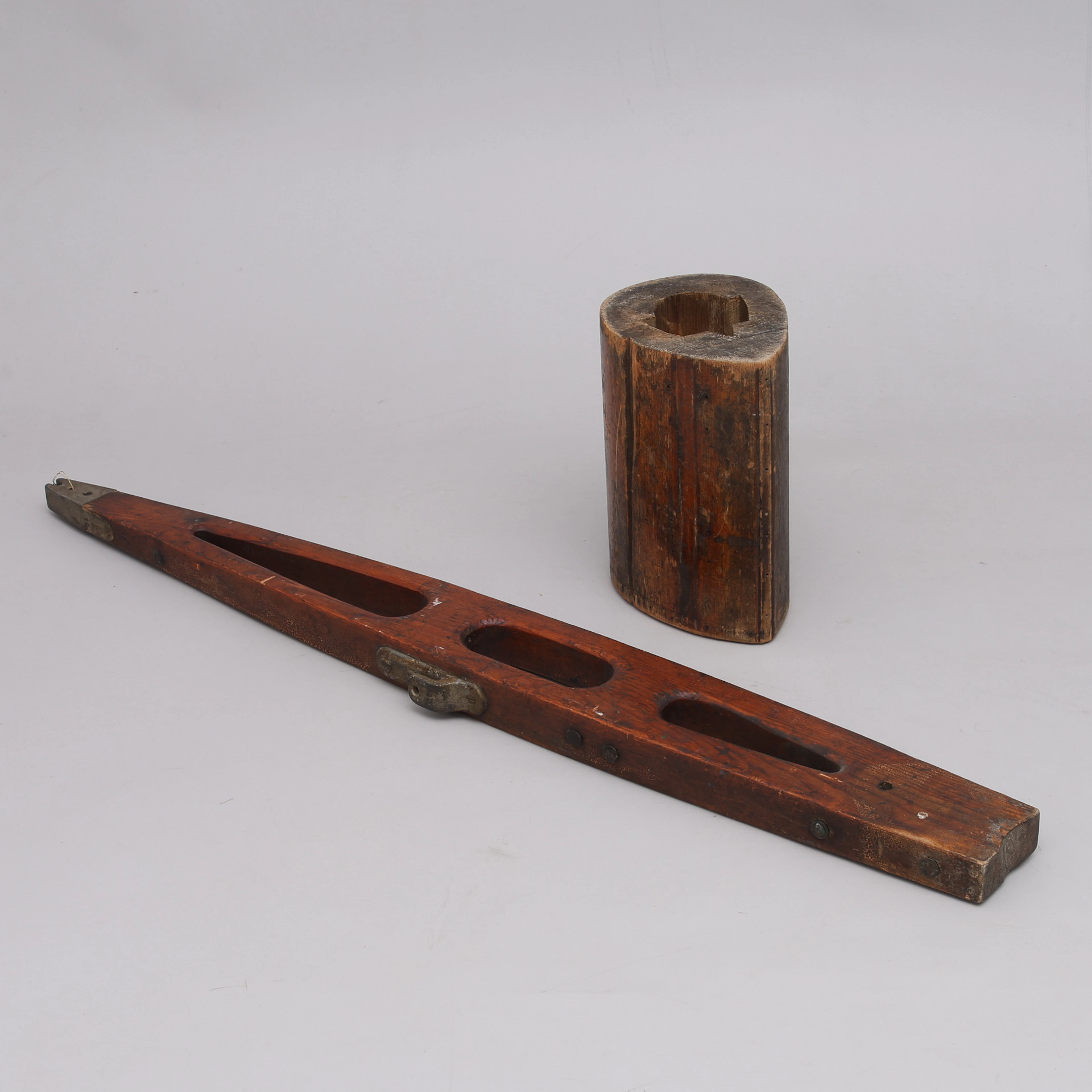 SKEPPSDETALJER 2 ST/SHIP'S DETAILS, 2 PCS, (spreader and boom) träskurna.
