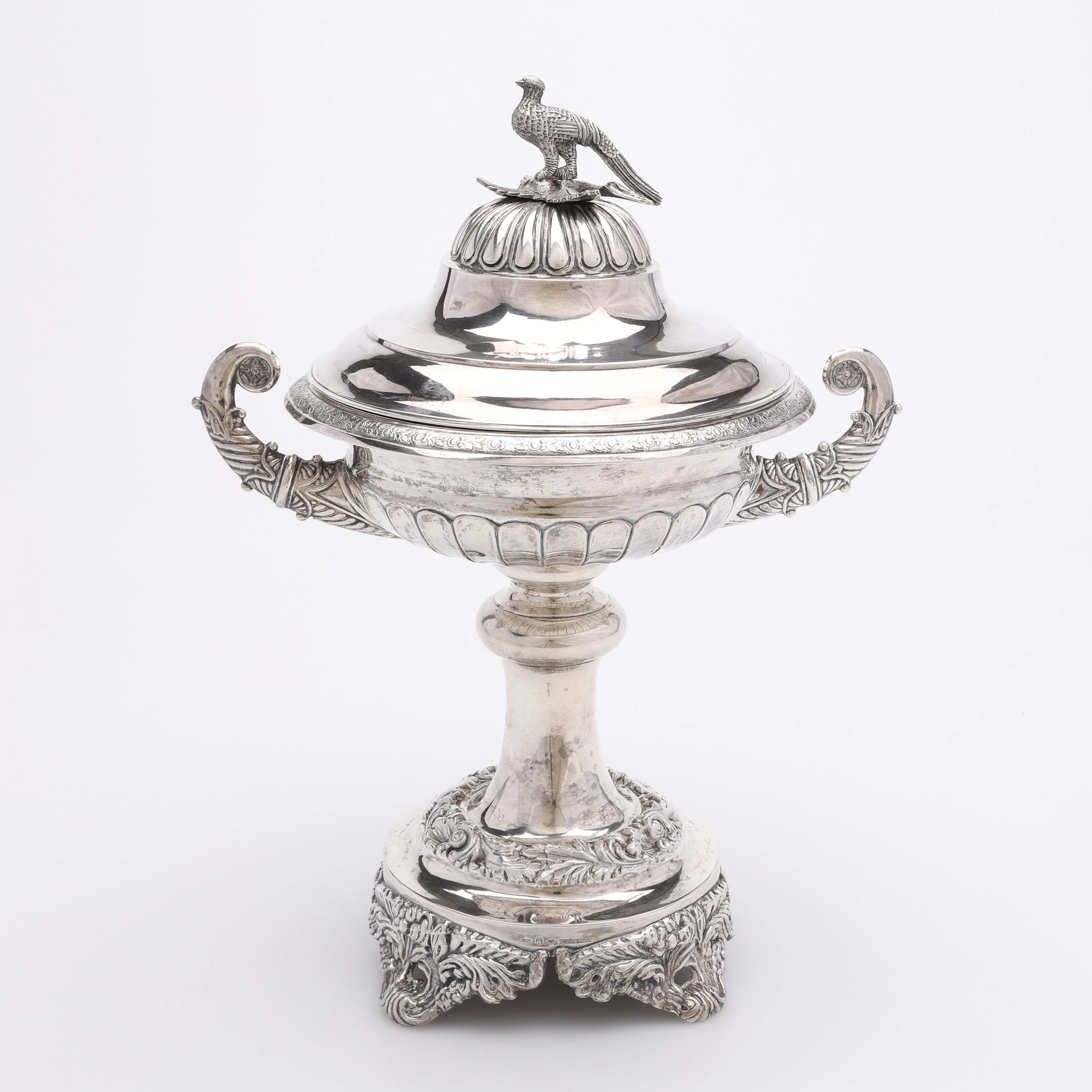 ABRAHAM EDBORG 1804-1872. BONBONNIÈRE I SILVER, JÖNKÖPING 1844, 720 g.