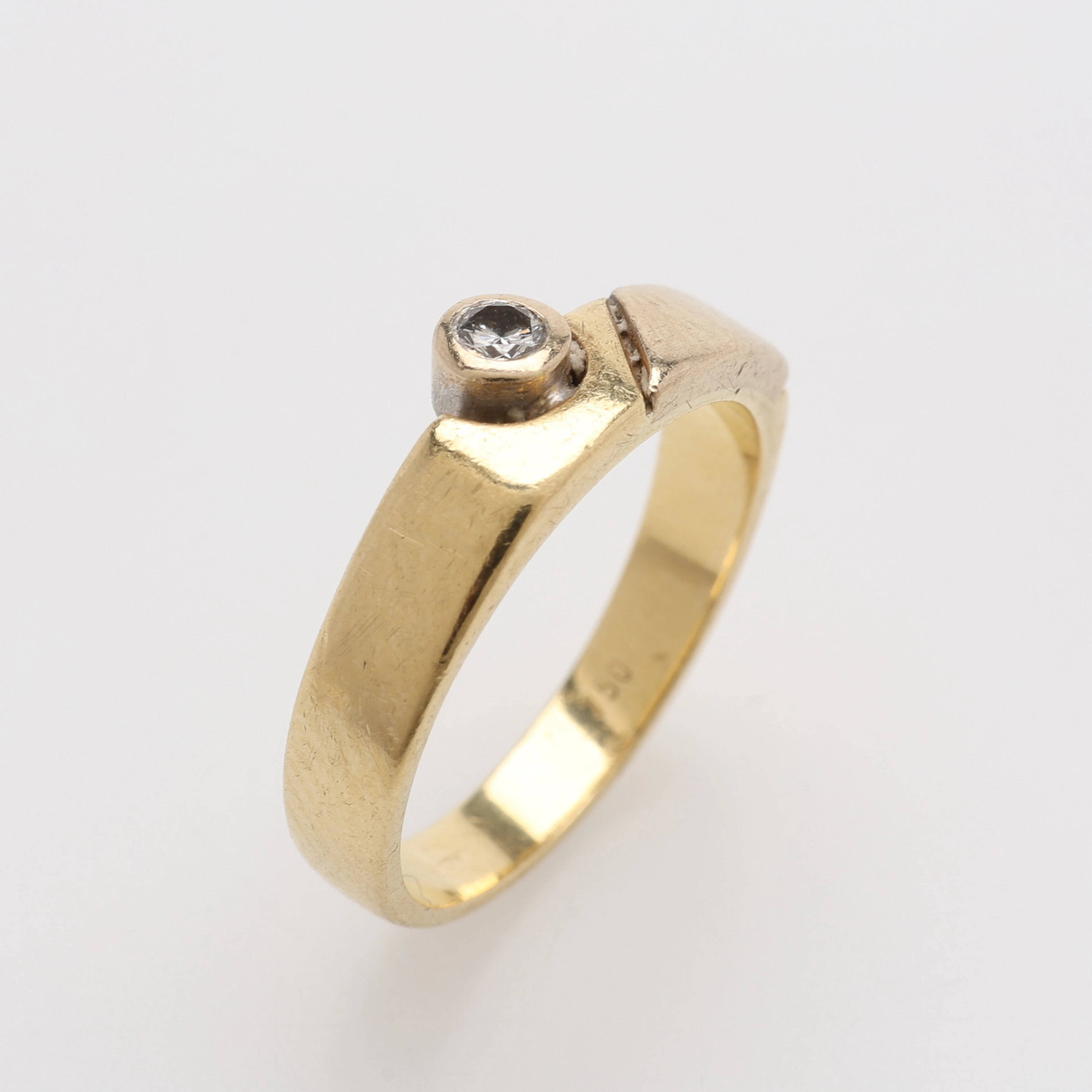 RING 18K M 1 BRILJANT CA 0,05 CT.