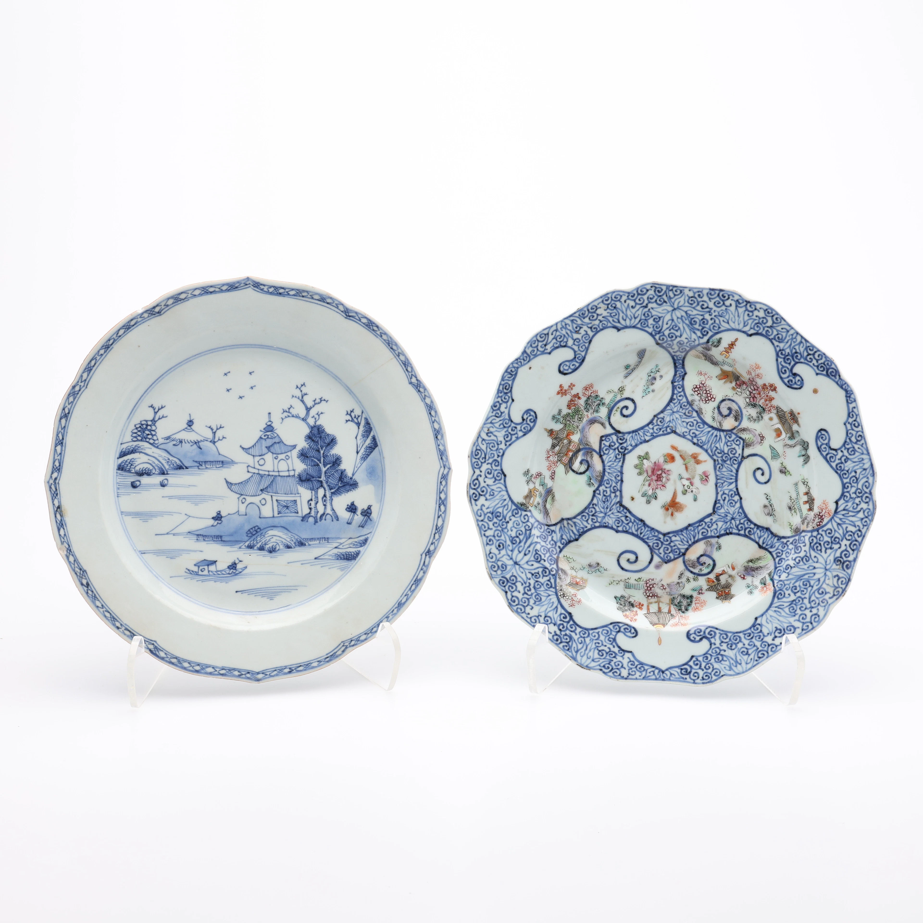 TVÅ TALLRIKAR, KOMPANIPORSLIN, KINA, QIANLONG (1736-1795).
