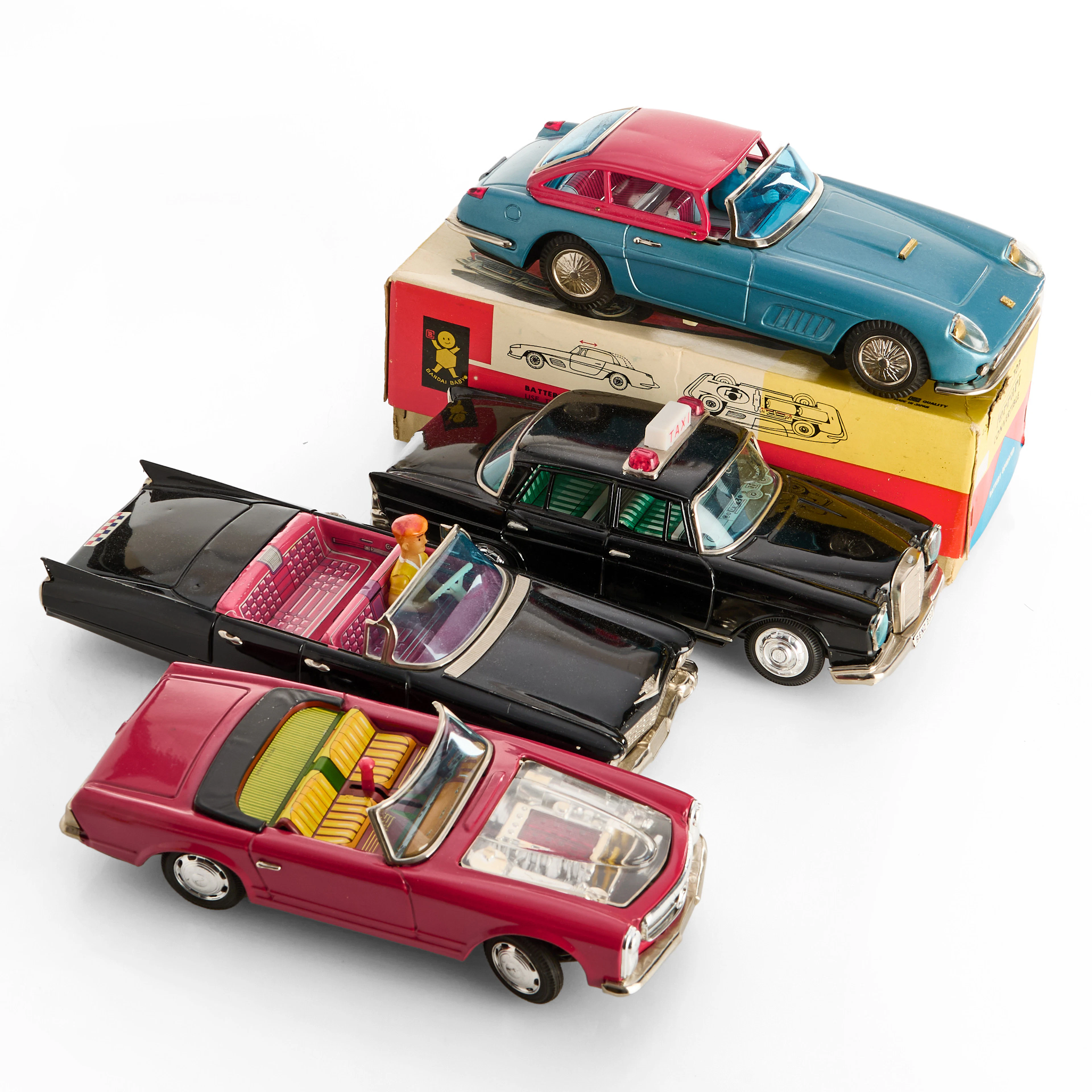 BANDAI. Leksaksbilar, 4 st, Japan, 1950/60-tal, plåt, batteridrivna.