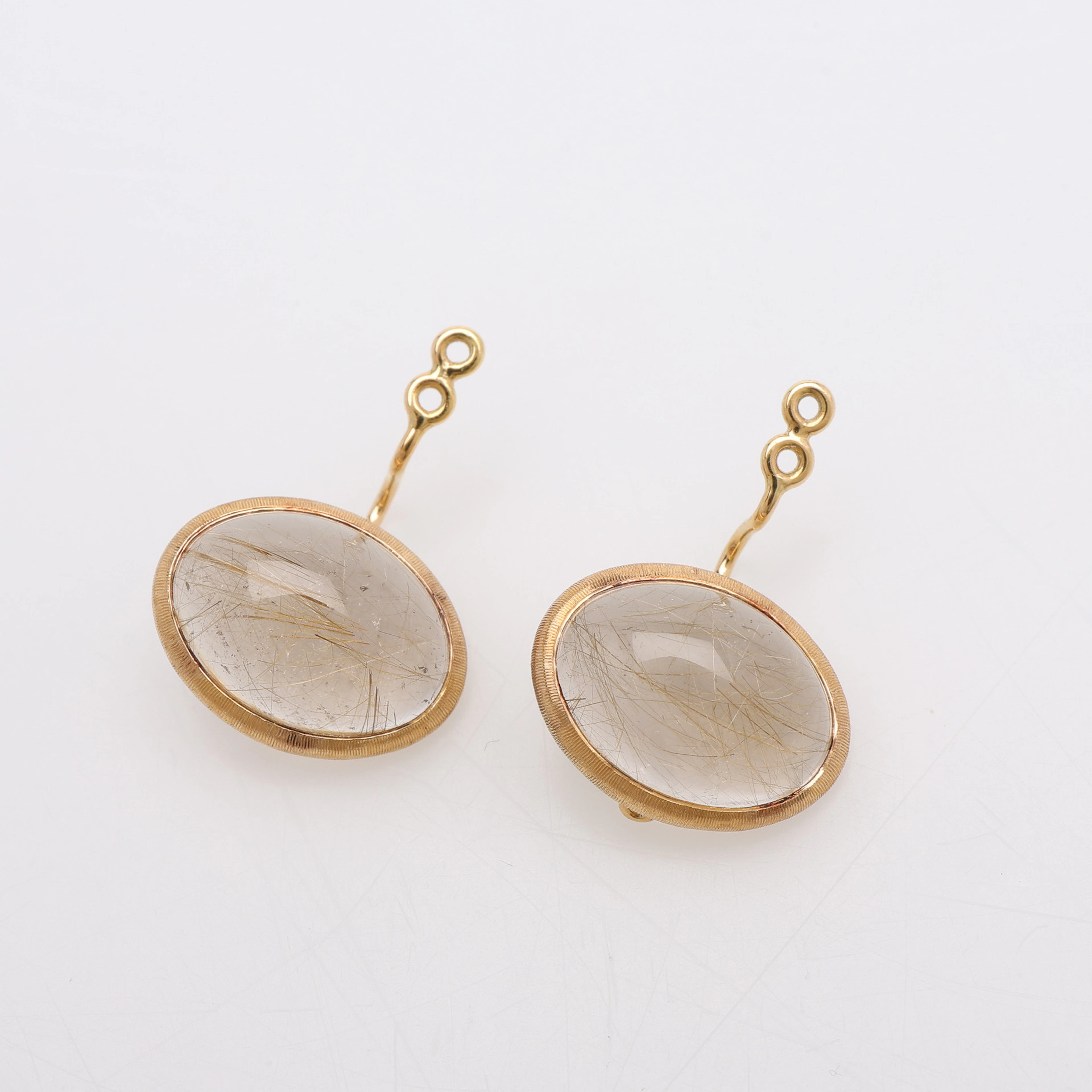 CHARLOTTE LYNGGAARD. HÄNGEN, ETT PAR, "LOTUS", 18K GULD, MED RUTILKVARTS