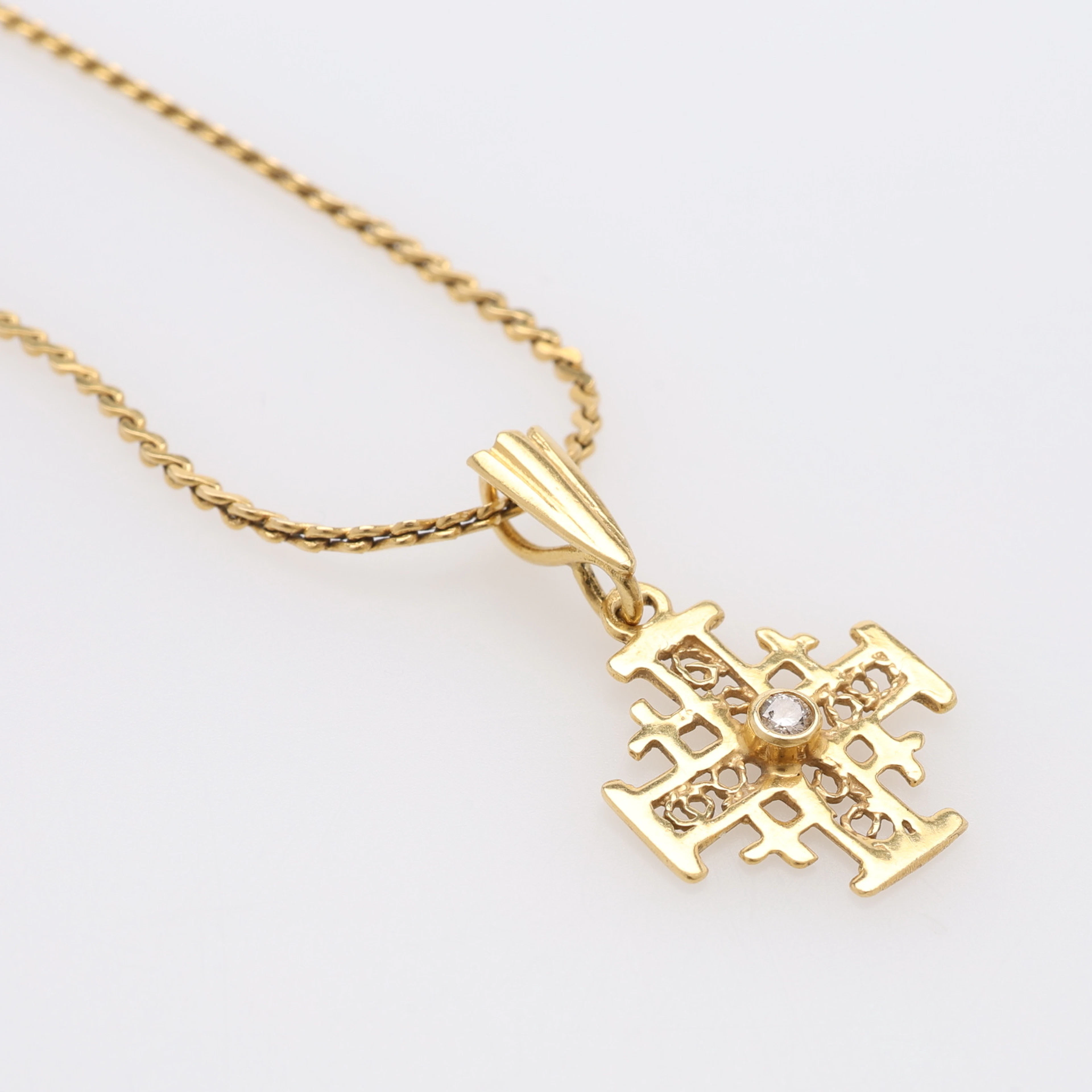 KEDJA MED HÄNGE I FORM AV KOPTISKT KORS, MED LITEN DIAMANT, CA 20K